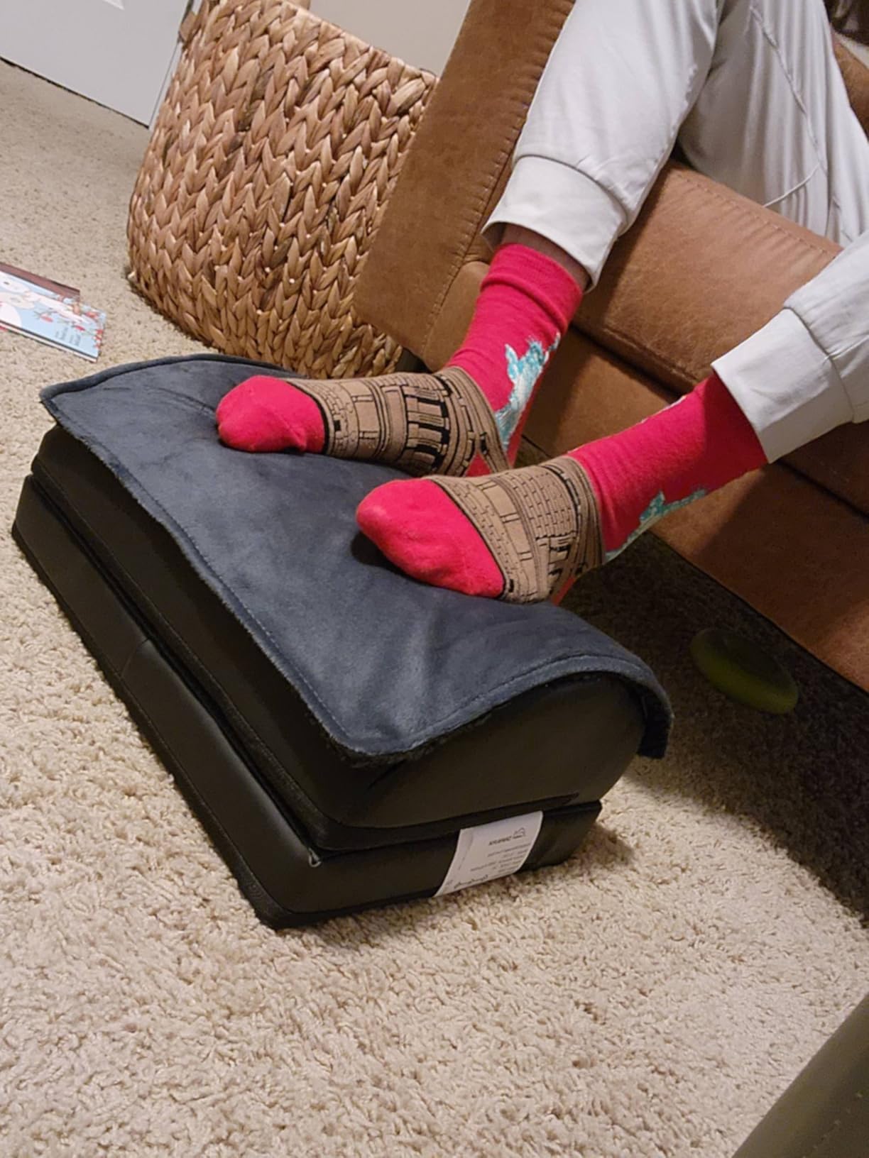 Snailax Foot Rest Under Desk, Heated Footrest with Vibration, Feet Warmer | Double-Layer Height Adjustment, 3 Heat Levels, Vibration Massage, Memory Foam And A Non-Slip Washable Cover For Daily Comfort customer photo 2