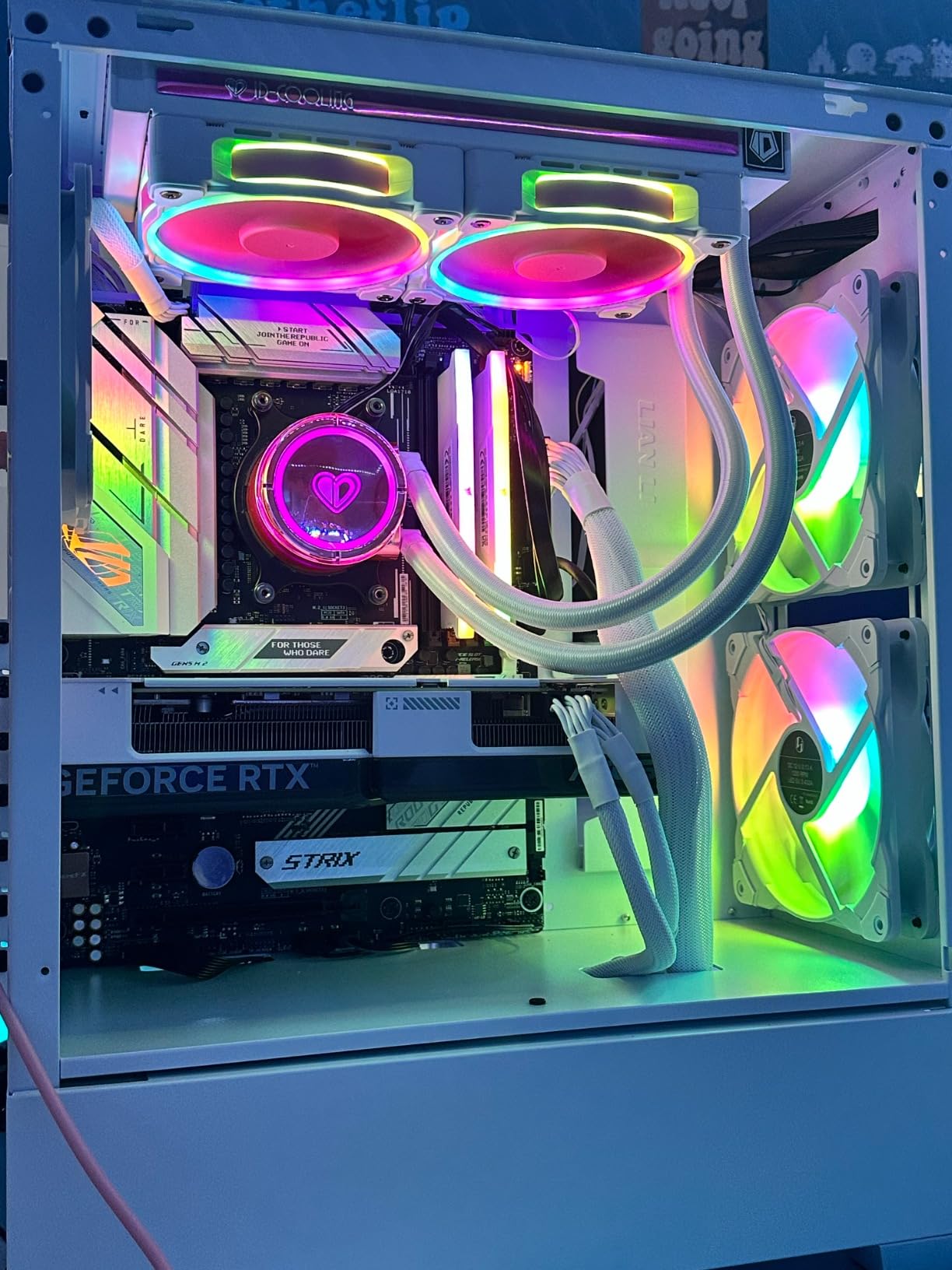 CORSAIR Vengeance RGB DDR5 RAM 32GB (2x16GB) Up to 6400MHz CL36-48-48-104 1.35V Intel XMP 3.0 Desktop Computer Memory - White (CMH32GX5M2B6400C36W) customer photo 1