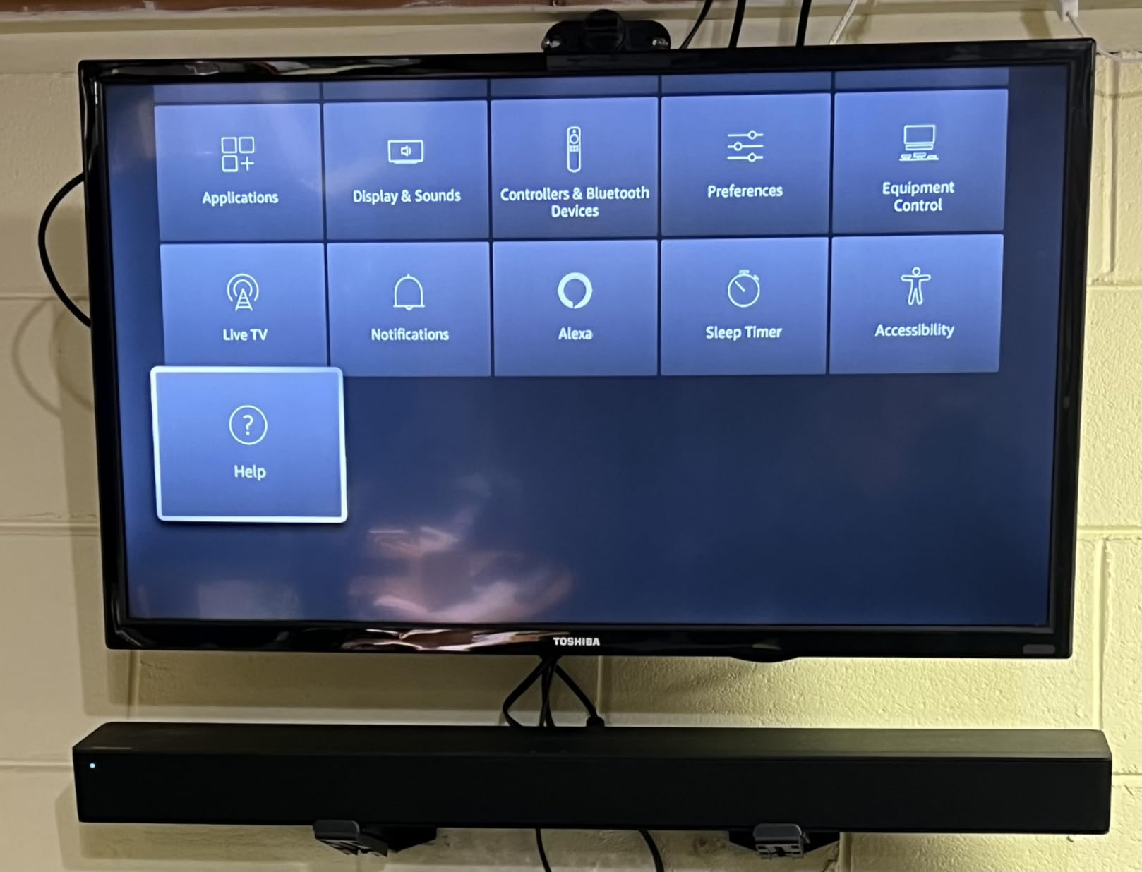 Hisense HS2100 2.1ch Soundbar with Wireless Subwoofer, Dolby Audio, DTS Virtual:X, HDMI ARC, Bluetooth 5.3, Remote Control, 6 EQ Modes customer photo 2