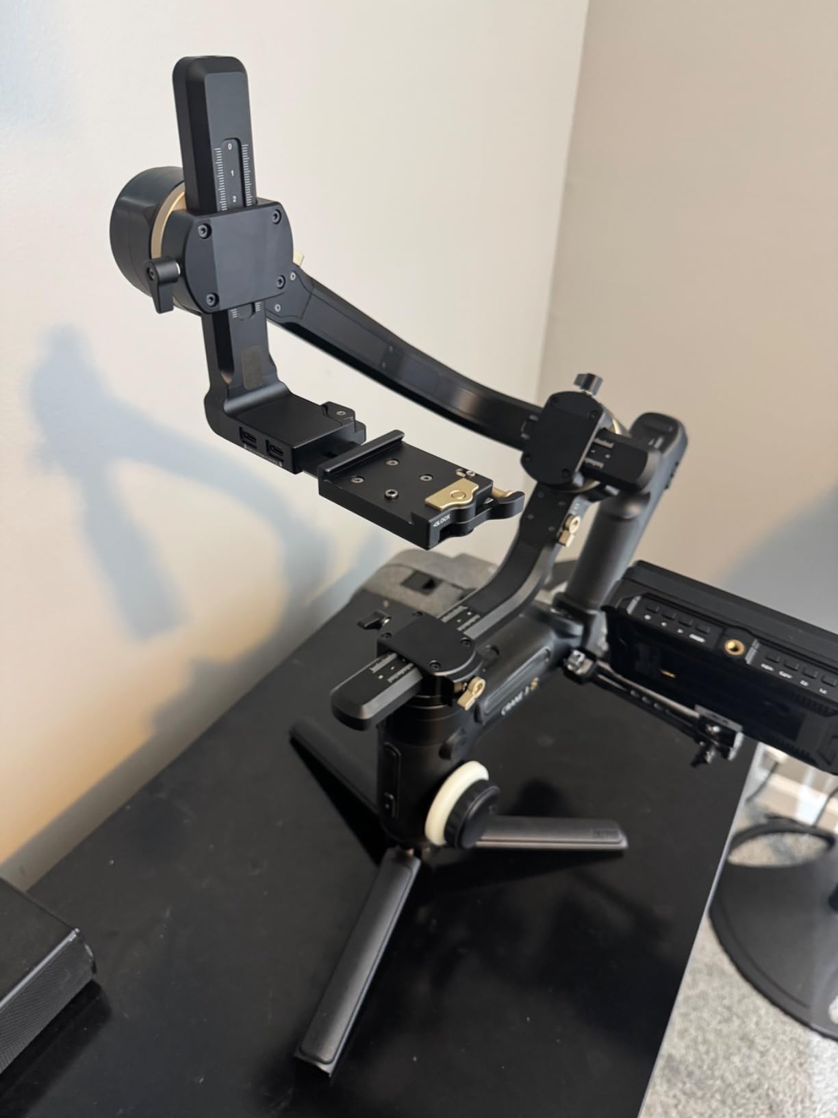 Zhiyun Crane 4, 3-Axis Gimbal Stabilizer for DSLR and Mirrorless Camera, Nikon Sony Panasonic Canon Fujifilm BMPCC 6K, Fill Light, PD Fast Charge customer photo 1