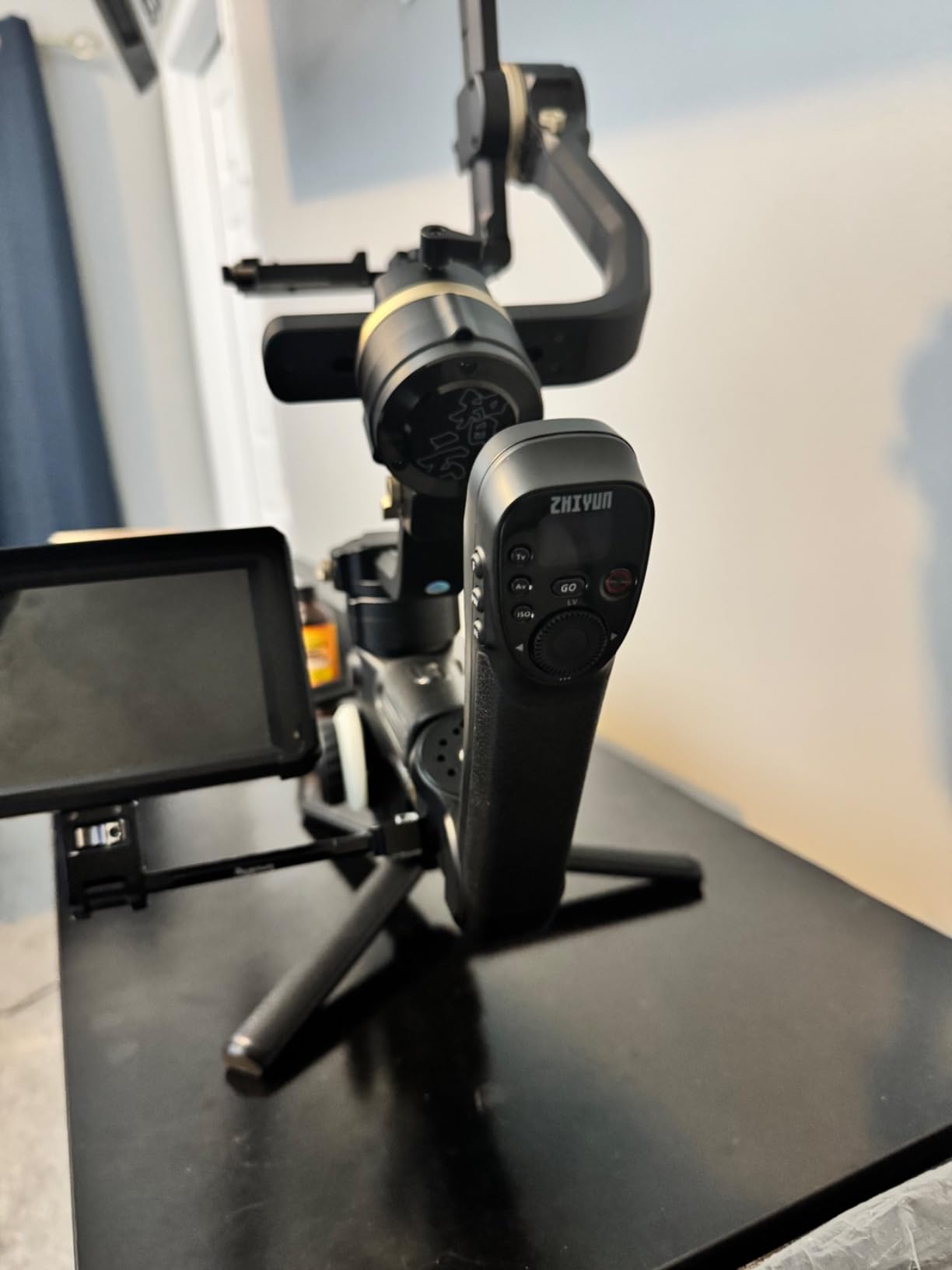 Zhiyun Crane 4, 3-Axis Gimbal Stabilizer for DSLR and Mirrorless Camera, Nikon Sony Panasonic Canon Fujifilm BMPCC 6K, Fill Light, PD Fast Charge customer photo 2