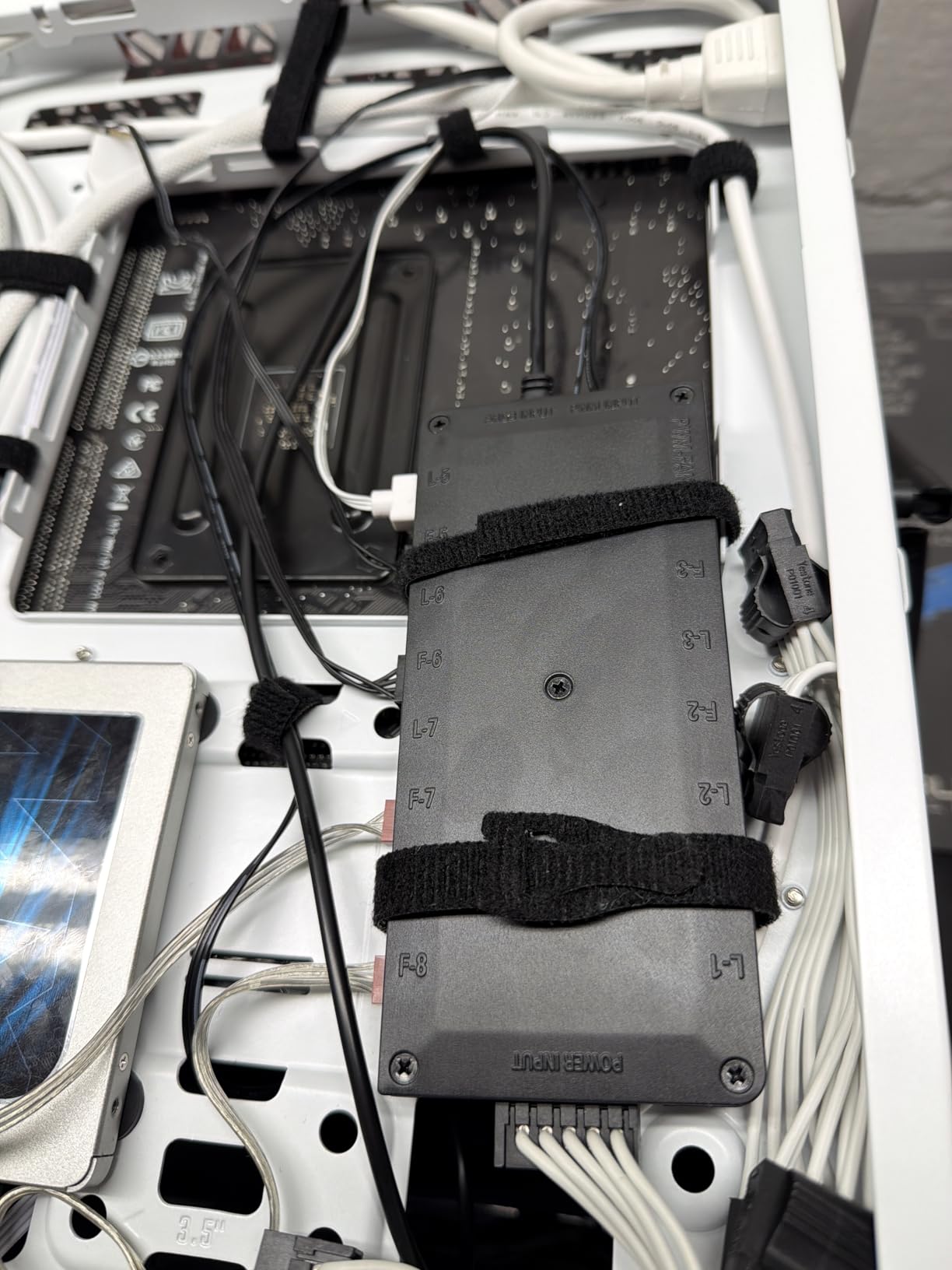 Thermalright Fan and ARGB HUB X8 ARGB/PWM Hub Controller | Used SATA Power Supply, Hub Support 8 Groups of Fans, 8-Port PC PWM Fan and ARGB Fan Controller customer photo 1