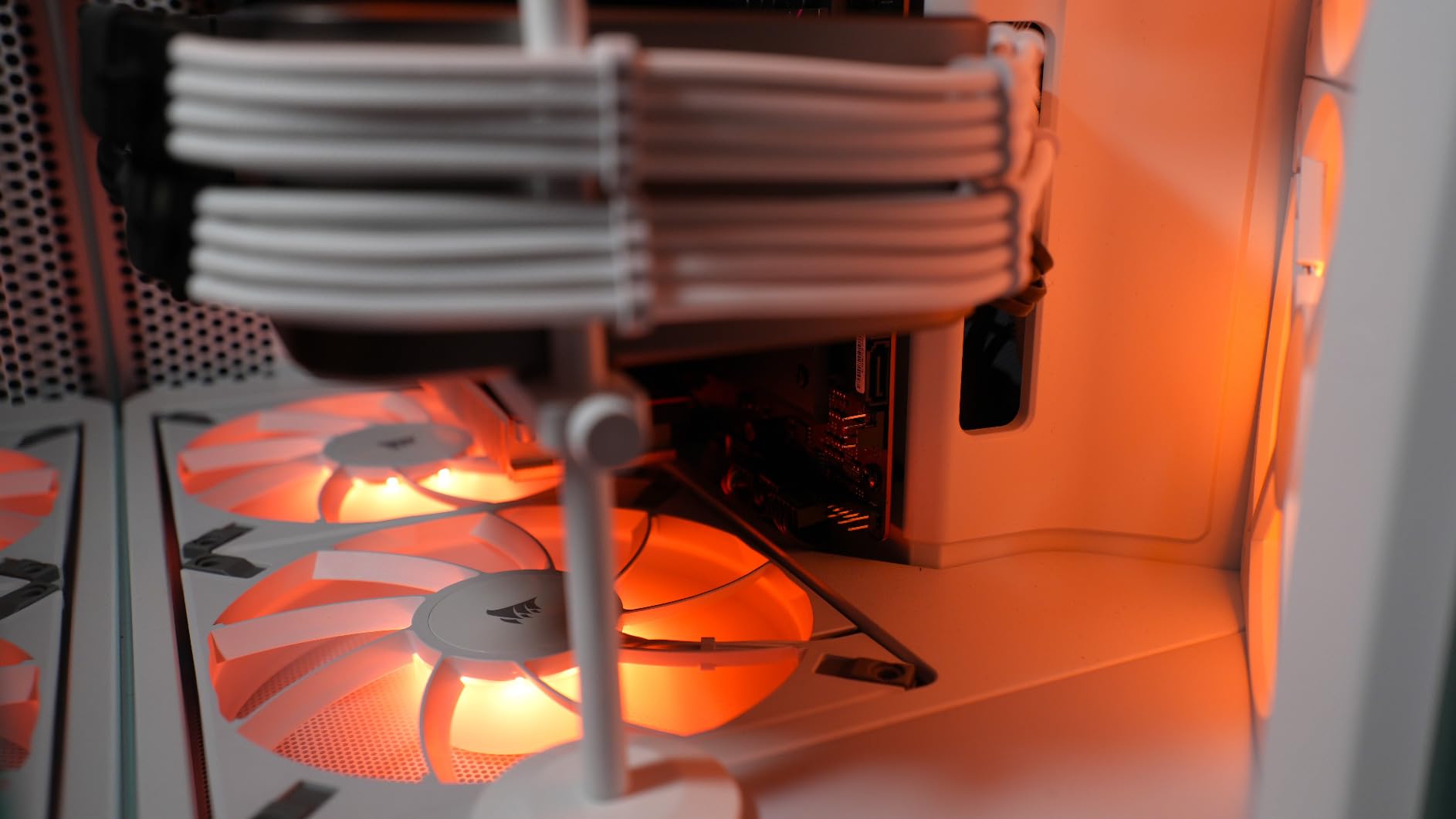 NZXT H6 Flow Compact Dual-Chamber Mid-Tower Airflow Case, Panoramic Glass Panels, 3 x 120mm Fans, Black customer photo 2