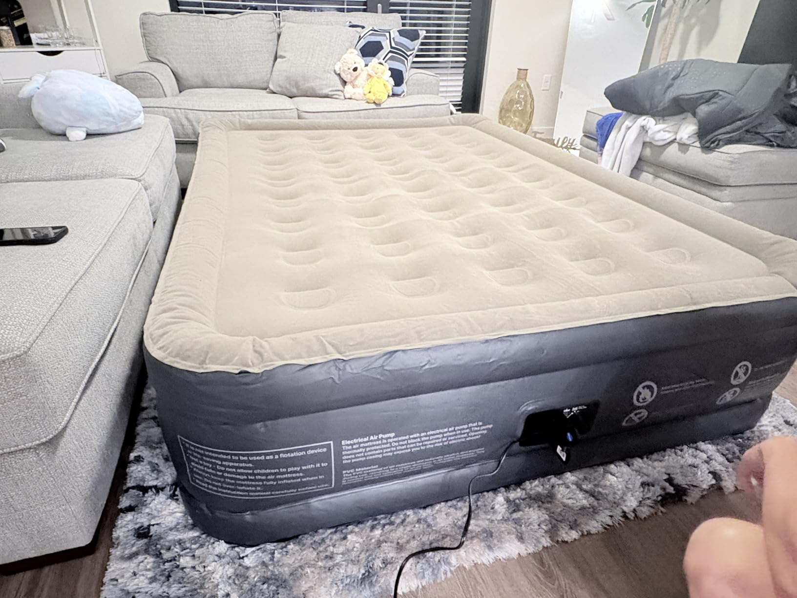 iDOO Queen Air Mattress with Built-in Pump, 18 inches Raised Comfort Inflatable Blow up Mattress customer photo 1