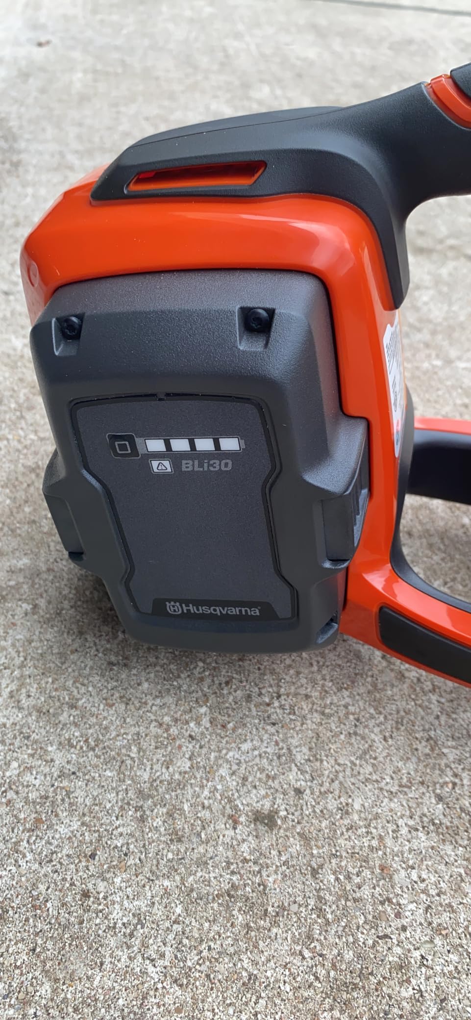 Husqvarna Leaf Blaster 350iB Battery Powered Cordless Leaf Blower, 200-MPH 800-CFM, Brushless Motor and Quiet Operation, 40V Lithium-Ion 7.5 Ah Battery and Charger Included, Gifts for Men, 970569904 customer photo 2