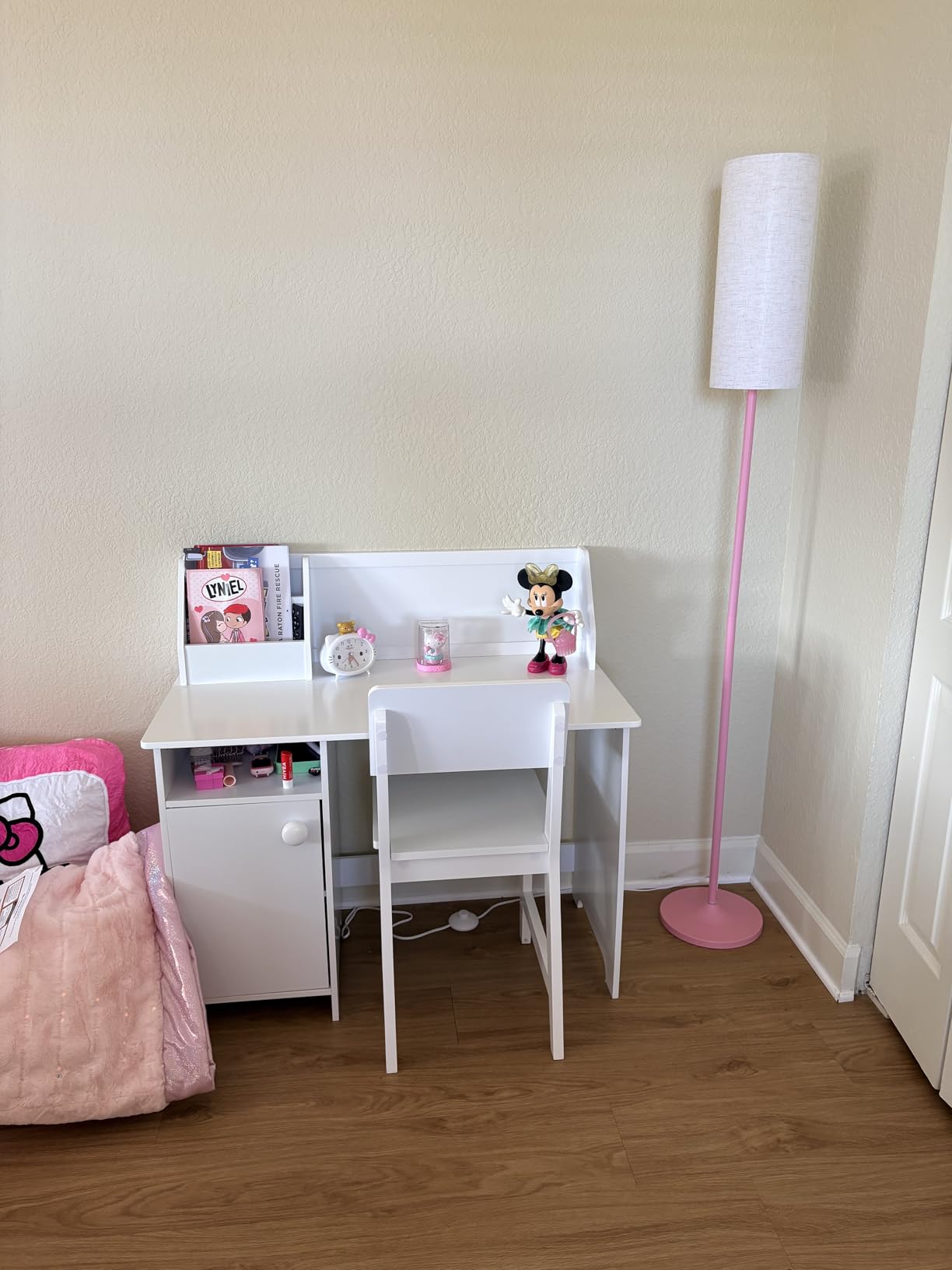 UTEX Wooden Kids Desk and Chair Set with Hutch and Storage for Ages 5-12 | Kids Study Table with Cork Bulletin Board, Ergonomic Chair, Spacious Tabletop, Multi-Zone Storage, Water-based Paint customer photo 2