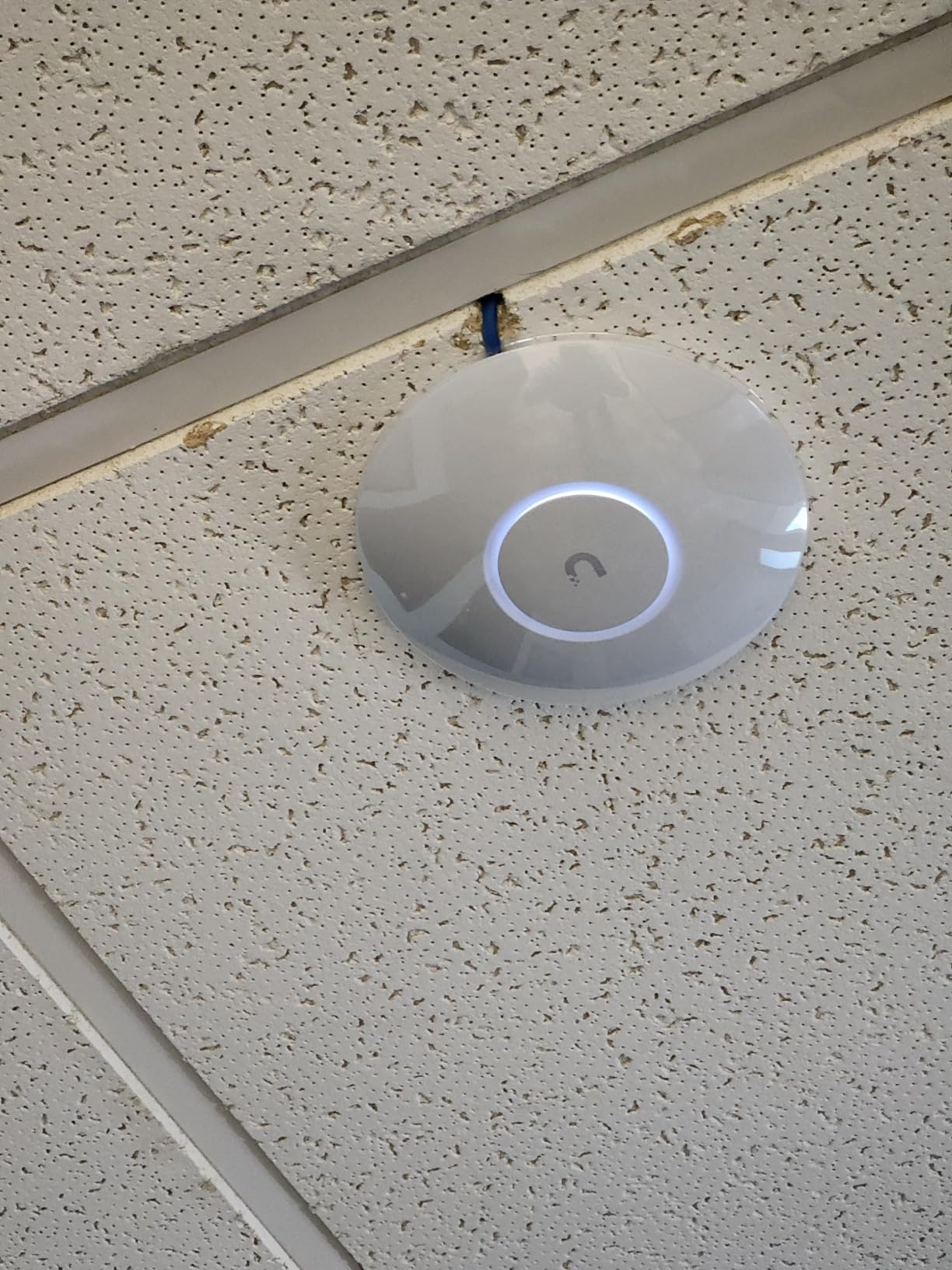 Ubiquiti U6+ Dual Band IEEE 802.11 a/b/g/n/ac/ax 3 Gbit/s Wireless Access Point customer photo 2