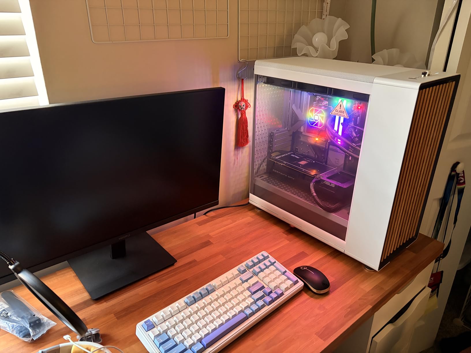 CORSAIR Vengeance RGB DDR5 RAM 32GB (2x16GB) Up to 6000MHz CL36-44-44-96 1.35V Intel XMP 3.0 Desktop Computer Memory - White (CMH32GX5M2E6000C36W) customer photo 1