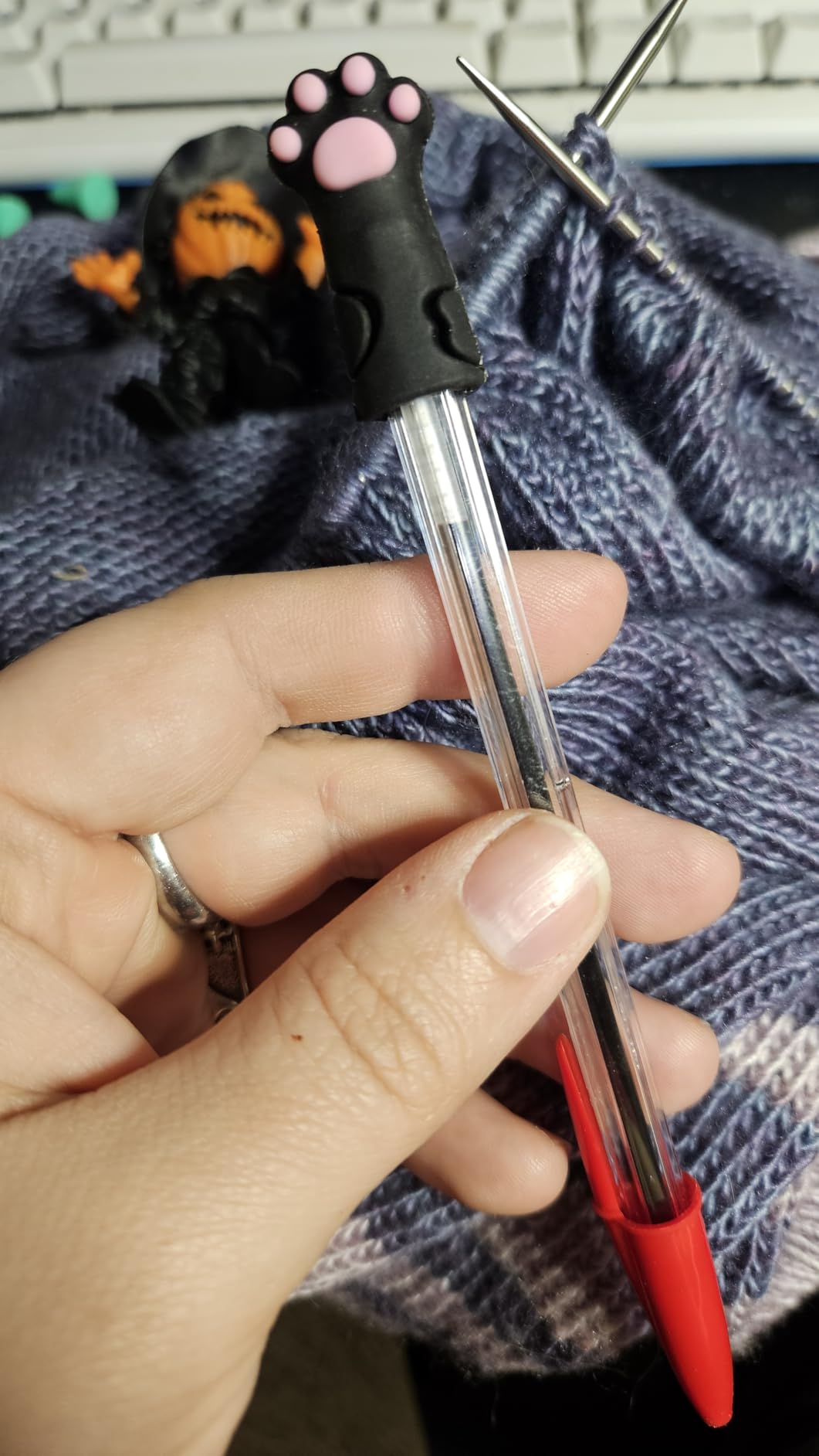 SPANSEE 6 PCS Cat Paw Knitting Needles Stoppers, Knitting Needle Point Protectors, Stitch Stopper, Needle Minder, Knitting Accessories, Knitting Supplies fit Size 11-17 (8mm-12.75mm) Needles customer photo 2