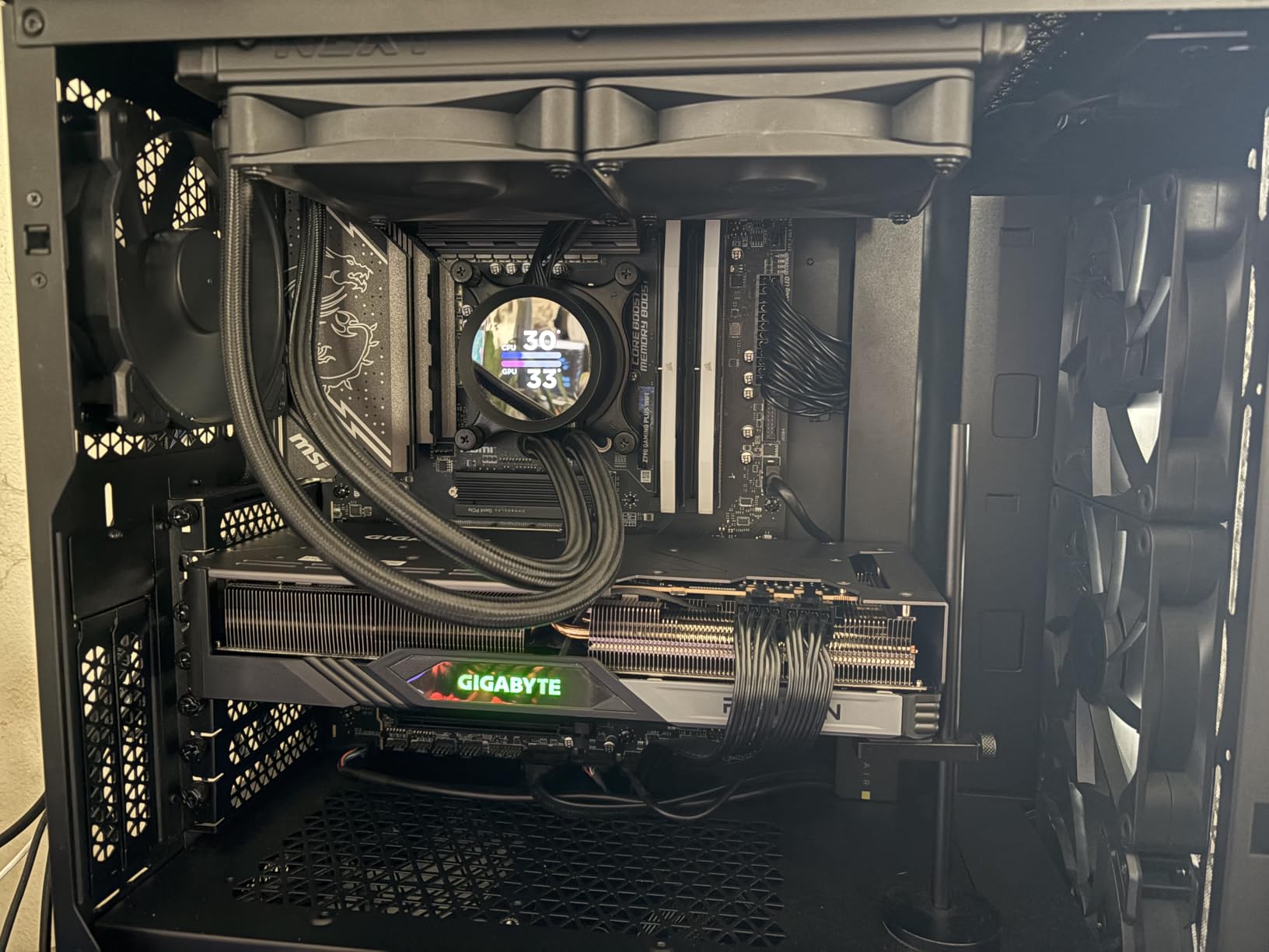 GIGABYTE Radeon RX 7800 XT Gaming OC 16GB Graphics Card, 16GB GDDR6, AMD RDNA 3 customer photo 2