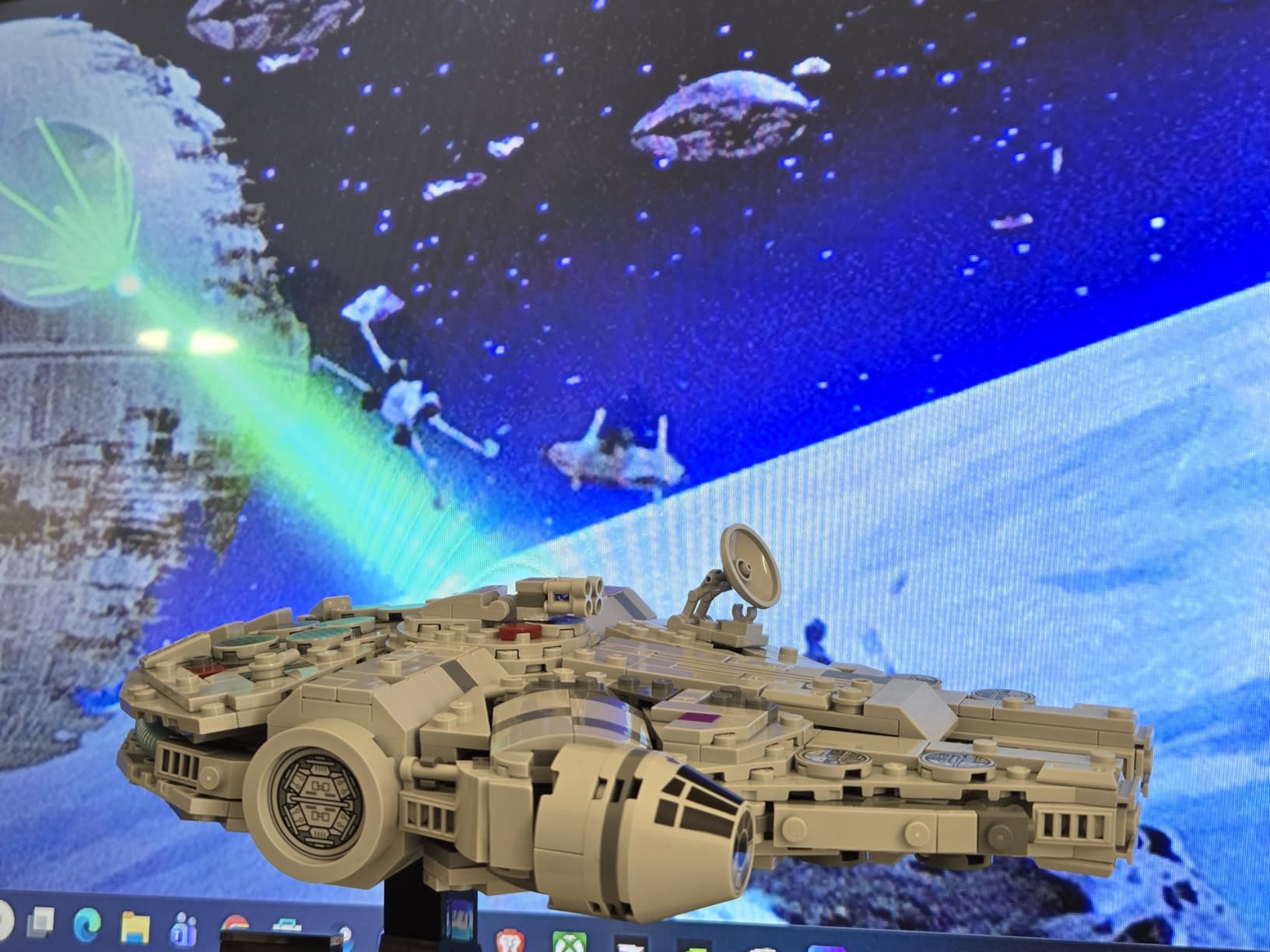 LEGO Star Wars Millennium Falcon 25th Anniversary Collectible - DIY Building Set for Adults, Men & Women, Ages 18+ - A New Hope Model with Display Stand - Star Wars Gift - 75375 customer photo 1