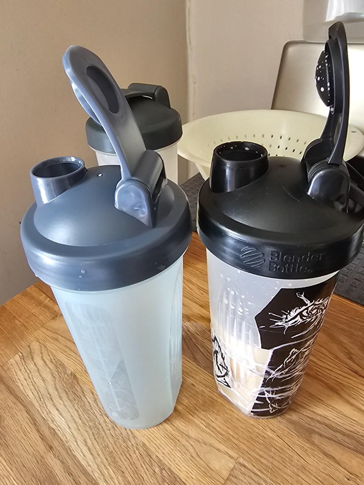 Mr. Pen- Protein Shaker Bottles, 2 Pack, 28 oz | Shaker Bottles with Leak-Proof Flip-Top Lid, Wire Whisk Ball for Smooth Mixing, Ideal for Protein Shakes, Smoothies customer photo 2