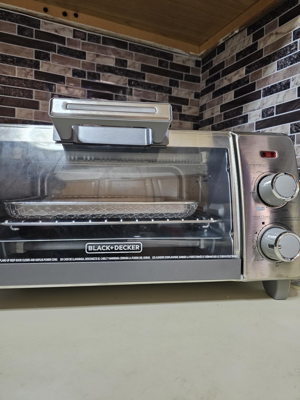 BLACK+DECKER Crisp 'N Bake Air Fry Countertop Convection Toaster Oven, Medium Capacity, 4-Slice, 5-in-1, Fits 9