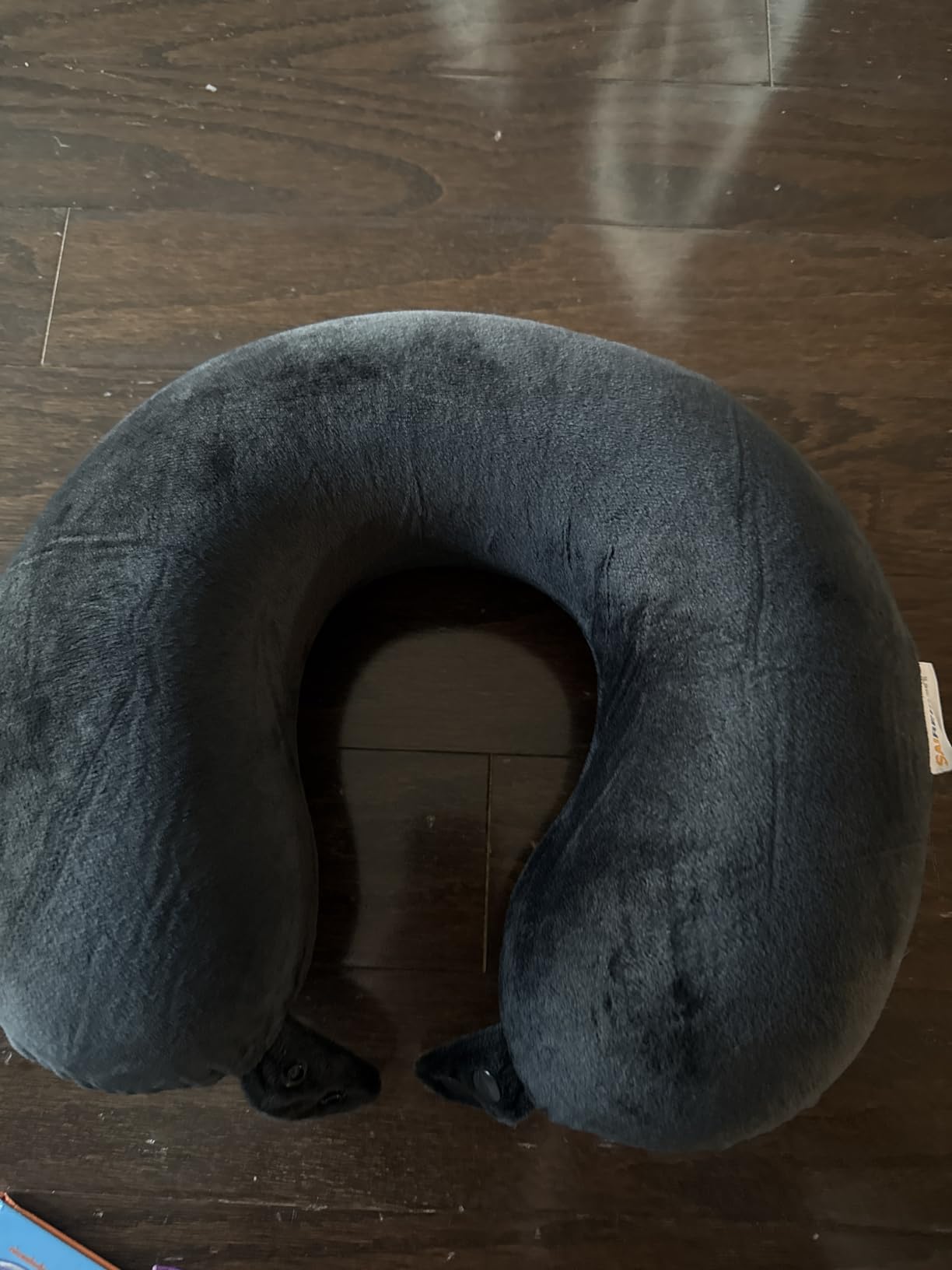SAIREIDER Travel Pillow 100% Pure Memory Foam Travel Neck Pillow, Airplane Pillow for Traveling, Car, Home, Office, Washable Cover (Black) customer photo 1