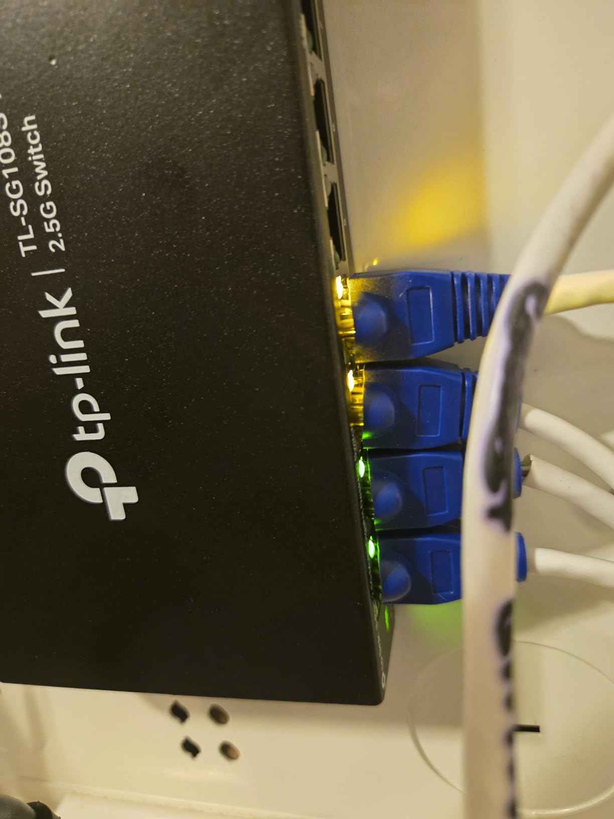 TP-Link TL-SG108S-M2, 8-Port Multi-Gigabit 2.5G Unmanaged Ethernet Switch | Multi Gigabit Network Switch, Ethernet Splitter, Plug & Play, Desktop/Wall Mount, Silent Operation customer photo 1