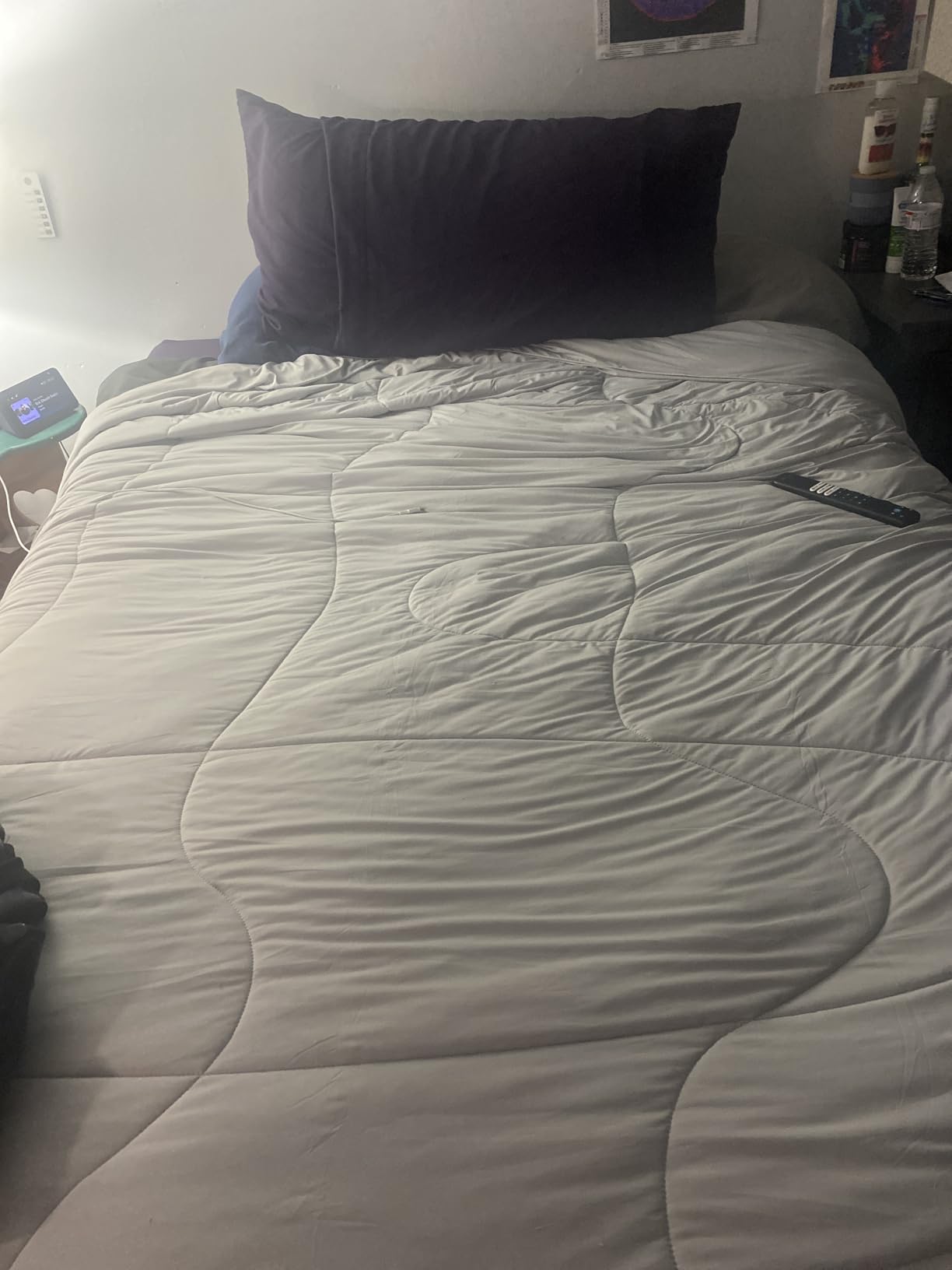 Bedsure Cooling Comforter Queen Size - Cooling Blankets for Hot Sleepers, Lightweight Comforter for Summer with Dual-Sided Cool Tech, Soft Breathable Cold Blanket for Sleeping, Grey, 88x88 Inches customer photo 2