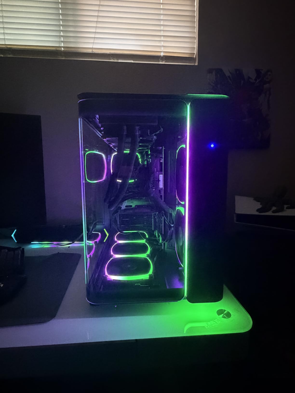 MONTECH King 95 PRO Dual-Chamber ATX Mid-Tower PC Gaming Case, High-Airflow, Toolless Panels, Sturdy Curved Tempered Glass Front, 6 ARGB PWM Fan Pre-Installed with Fan Hub, Black customer photo 2