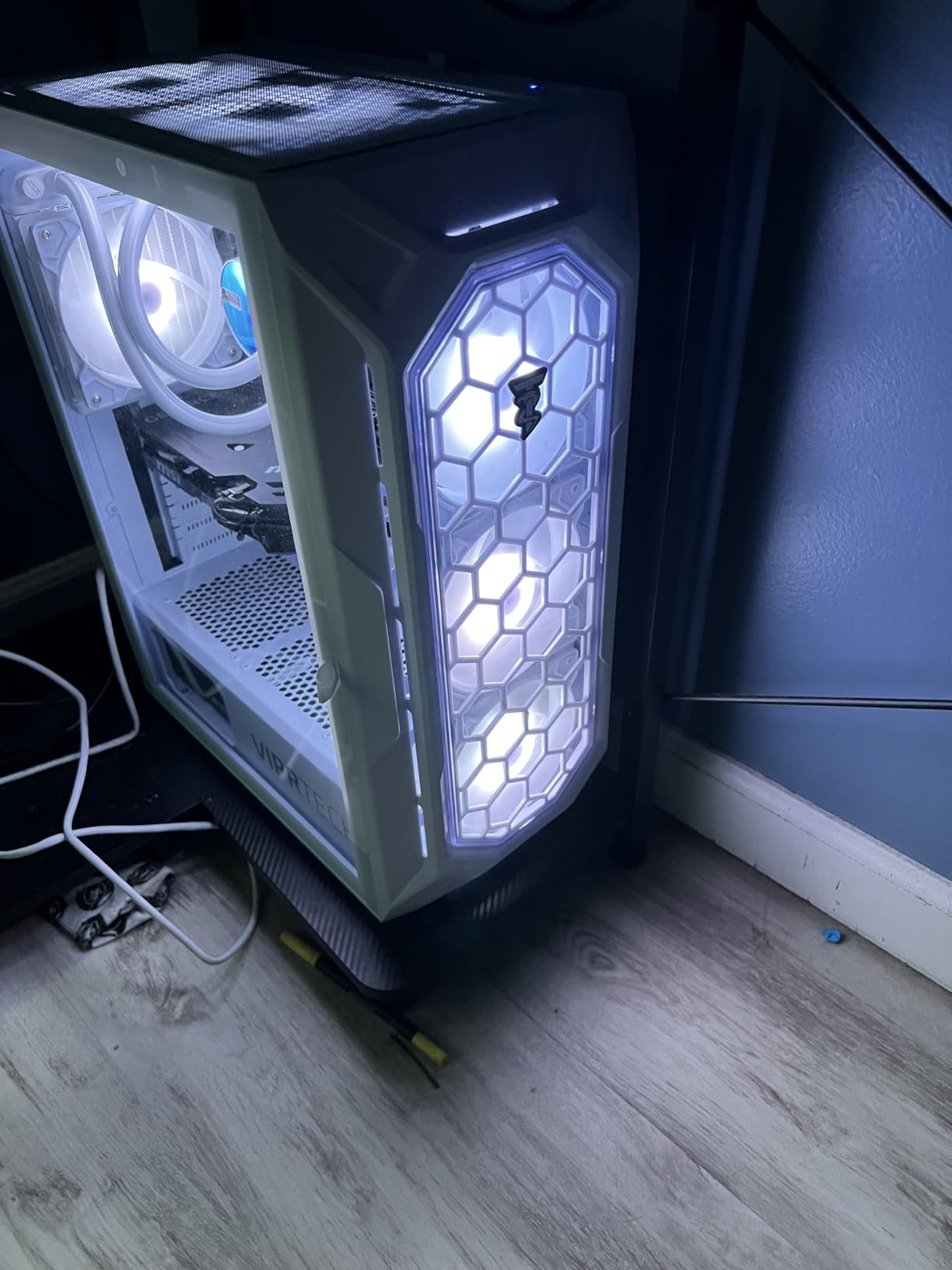 VIPRTECH Ghost 3.0 GamingPC, Ryzen 7, RTX 4060 8GB, 16GB/1TB SSD Onyx Black | AMD Ryzen 7 (4.4Ghz Turbo), RTX 4060 8GB, 16GB DDR4 RAM, 1TB SSD, VR-Ready customer photo 1