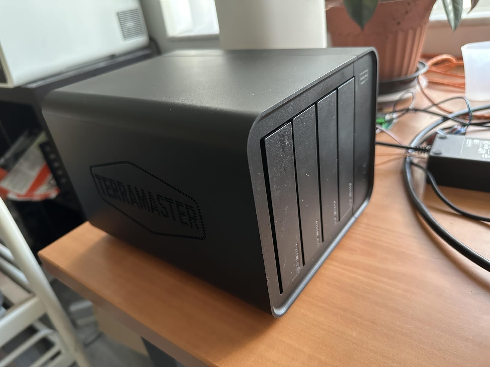 TERRAMASTER F4-424 Pro NAS Storage - 4Bay Core i3-N305 8-Core 8-Thread CPU, 32GB DDR5 RAM, 2.5GbE Port x 2, Network Attached Storage Peak Performance for Business (Diskless) Black customer photo 1