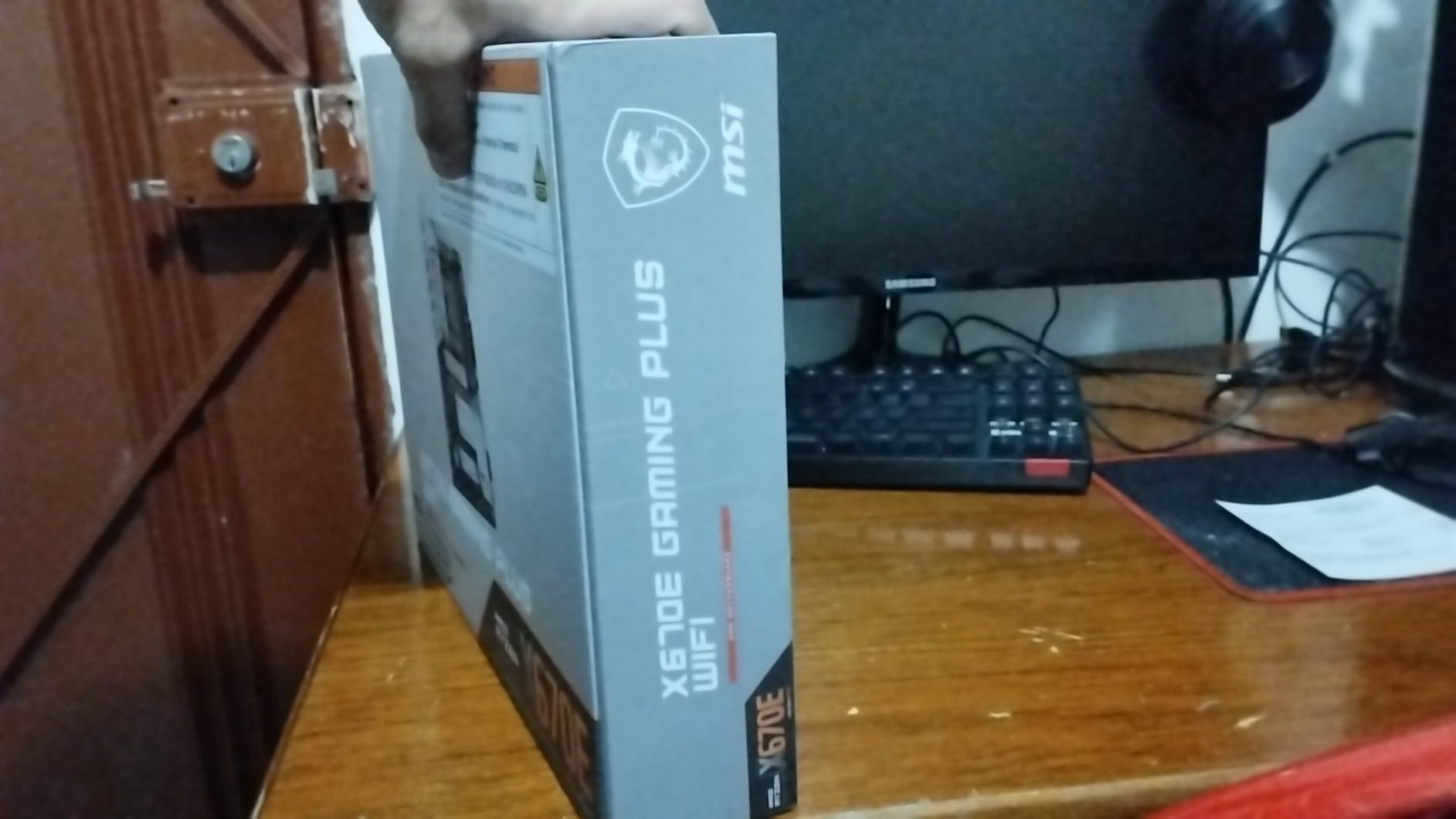 MSI X670E GAMING PLUS WIFI Gaming Motherboard (AMD Ryzen 9000/8000/7000 Series Processors, AM5, DDR5, PCIe 5.0, SATA 6Gb/s, M.2 slots, USB 3.2 Gen 2, Wi-Fi 6E, Bluetooth 5.3, 2.5Gbps LAN, HDMI/DP, ATX) customer photo 1