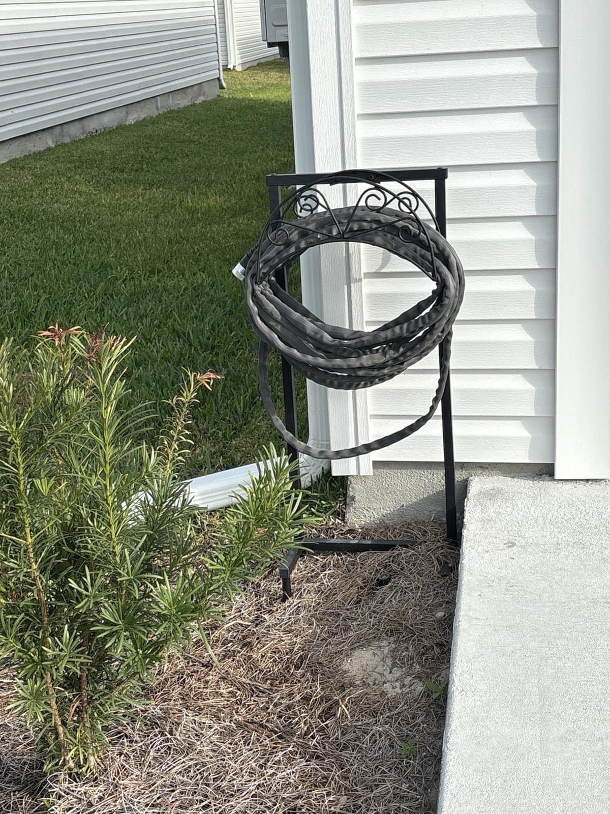 TomCare Garden Hose Holder, Heavy Duty Stand for 160FT Hose with 4 Spikes customer photo 2