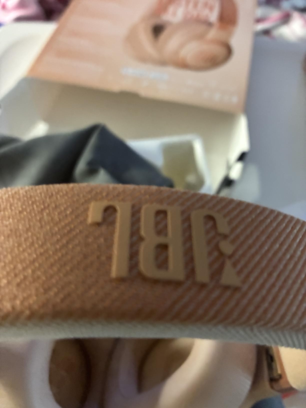 JBL Live 770NC - Wireless Over-Ear Headphones with True Adaptive Noise Cancelling with Smart Ambient, Up to 65 Hours of Battery Life, Comfort-fit Fabric Headband & Carrying Pouch (Sandstone) customer photo 1