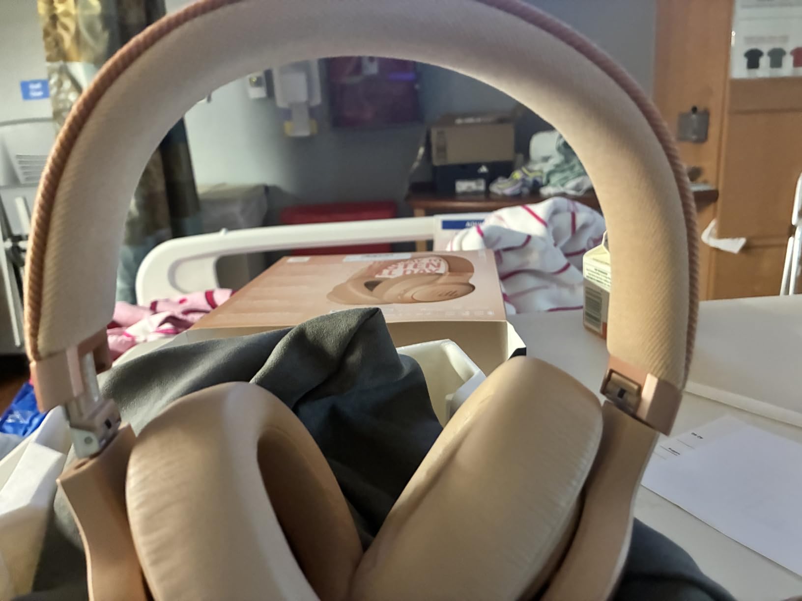 JBL Live 770NC - Wireless Over-Ear Headphones with True Adaptive Noise Cancelling with Smart Ambient, Up to 65 Hours of Battery Life, Comfort-fit Fabric Headband & Carrying Pouch (Sandstone) customer photo 2