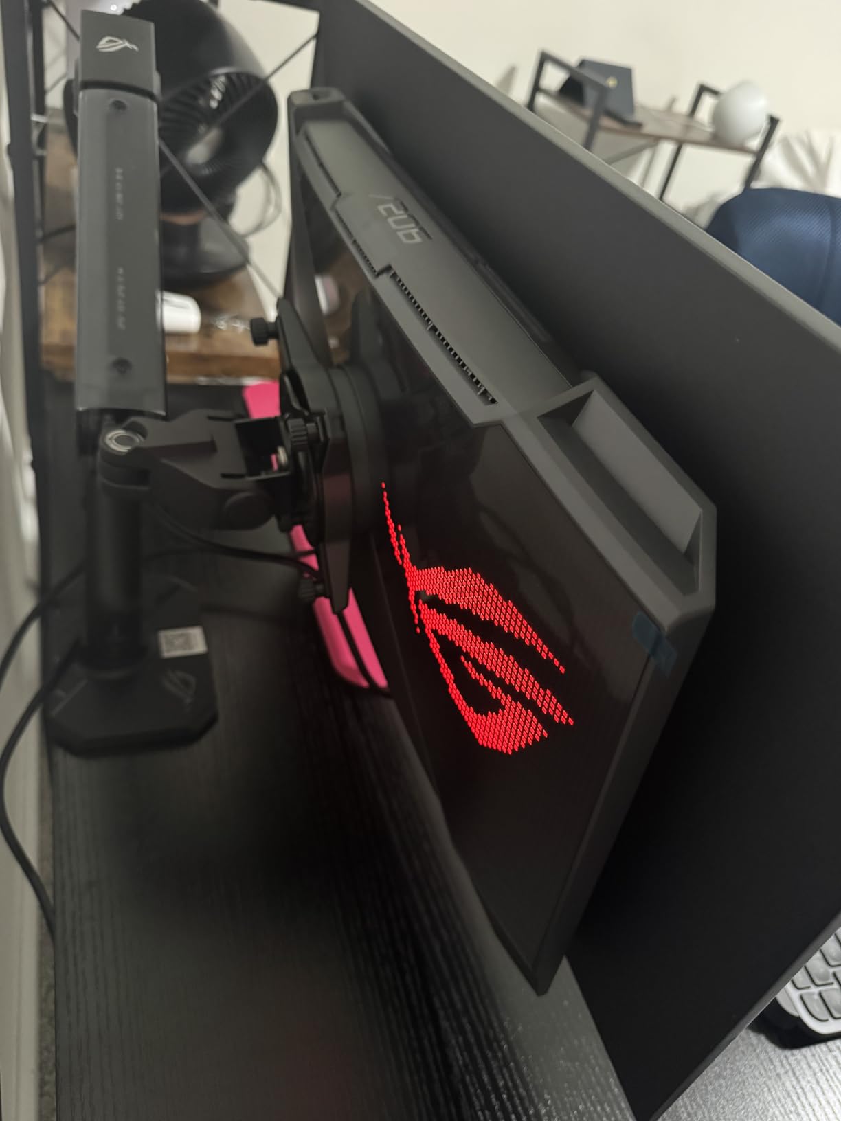 ASUS ROG Ergo Monitor Arm (AAS01) - Monitor Mount with Cable Management, Ergonomic, Pivot, Swivel, Height Fully Adjustable, Clean Desk Setup, up to 39 inches, 23lbs, VESA 100x100, Mechanical Spring customer photo 1