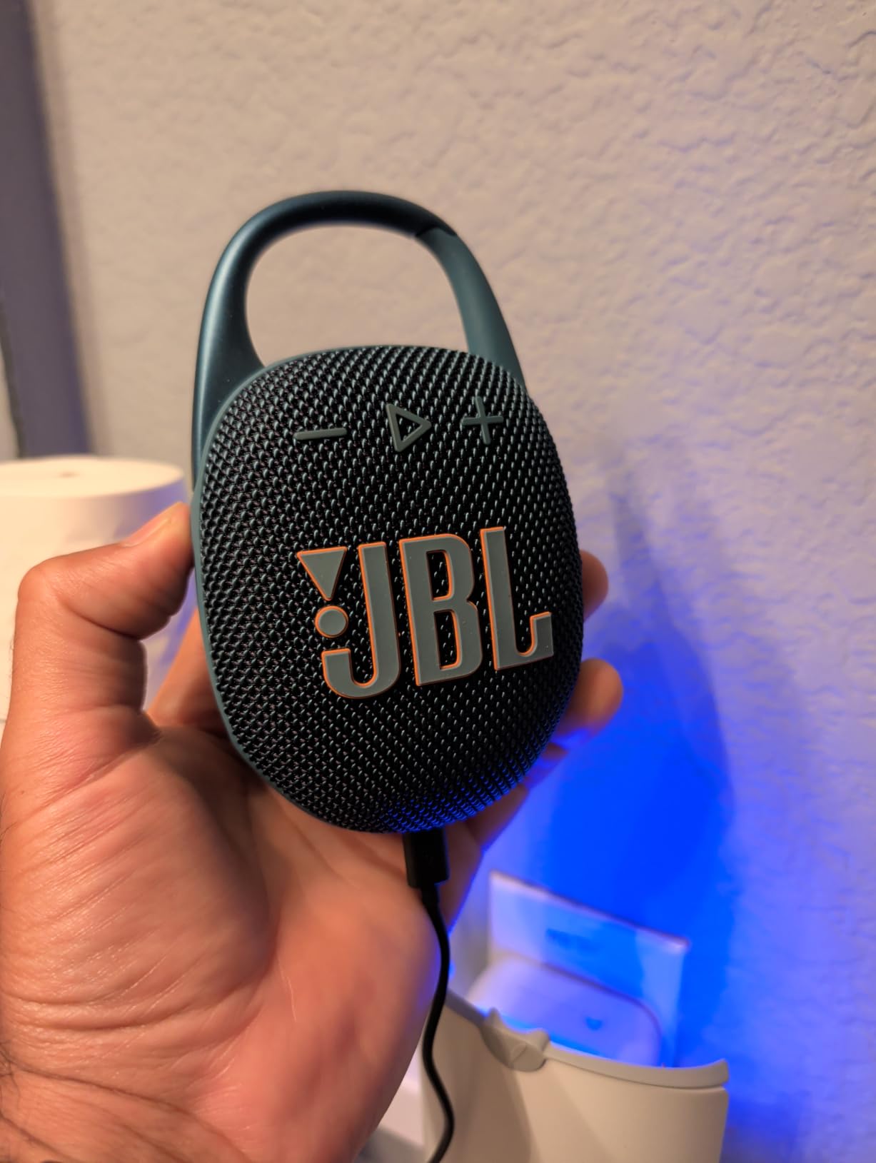 JBL Clip 5 - Ultra-Portable, Waterproof & Dustproof Bluetooth Speaker, Big JBL Pro Sound with Punchy bass, Integrated Carabiner, Up to 12 Hours of Play, Made in Part with Recycled Materials (Blue) customer photo 1