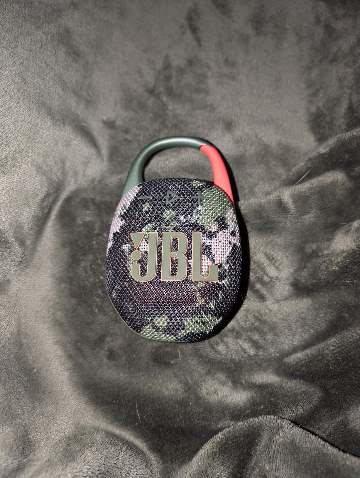 JBL Clip 5 - Ultra-Portable, Waterproof & Dustproof Bluetooth Speaker, Big JBL Pro Sound with Punchy bass, Integrated Carabiner, Up to 12 Hours of Play, Made in Part with Recycled Materials (Blue) customer photo 2