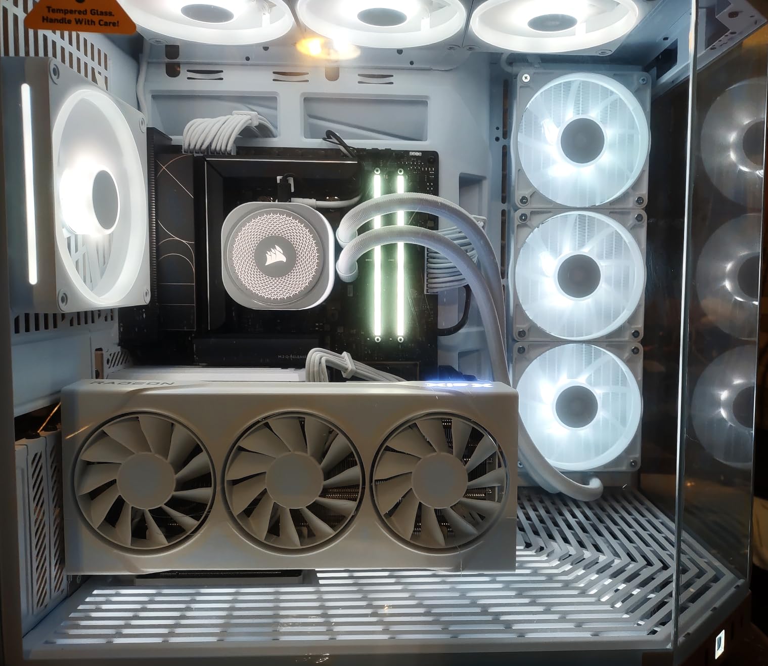 Hyte Y70 Modern Aesthetic Gaming PC Case - Panoramic Glass | High-Airflow Design | Cable Management | Dual Chamber ATX Mid-Tower Chassis | 10 Fan Capacity | Luxury PCIe 4.0 Riser Cable - Snow White customer photo 1