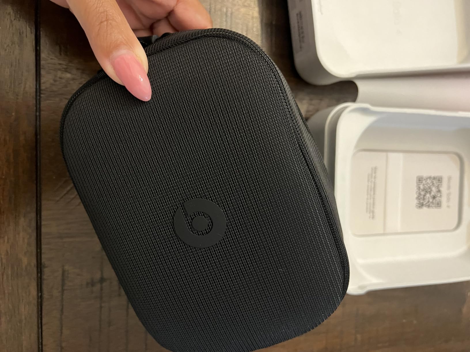 Beats Solo 4 - Wireless On-Ear Bluetooth Headphones, Up to 50-Hour Battery Life, Ultra-Lightweight Comfort, Powerful and Balanced Sound, Apple & Android Compatible - Matte Black customer photo 2