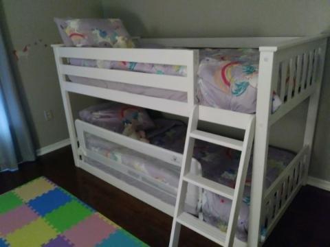 Max & Lily Fundamental Twin Low Bunk Bed, Kids Solid Wood Modern Bed Frame with Strong Wooden Slats, Non-Toxic Finishes, High Weight Capacity, White customer photo 2