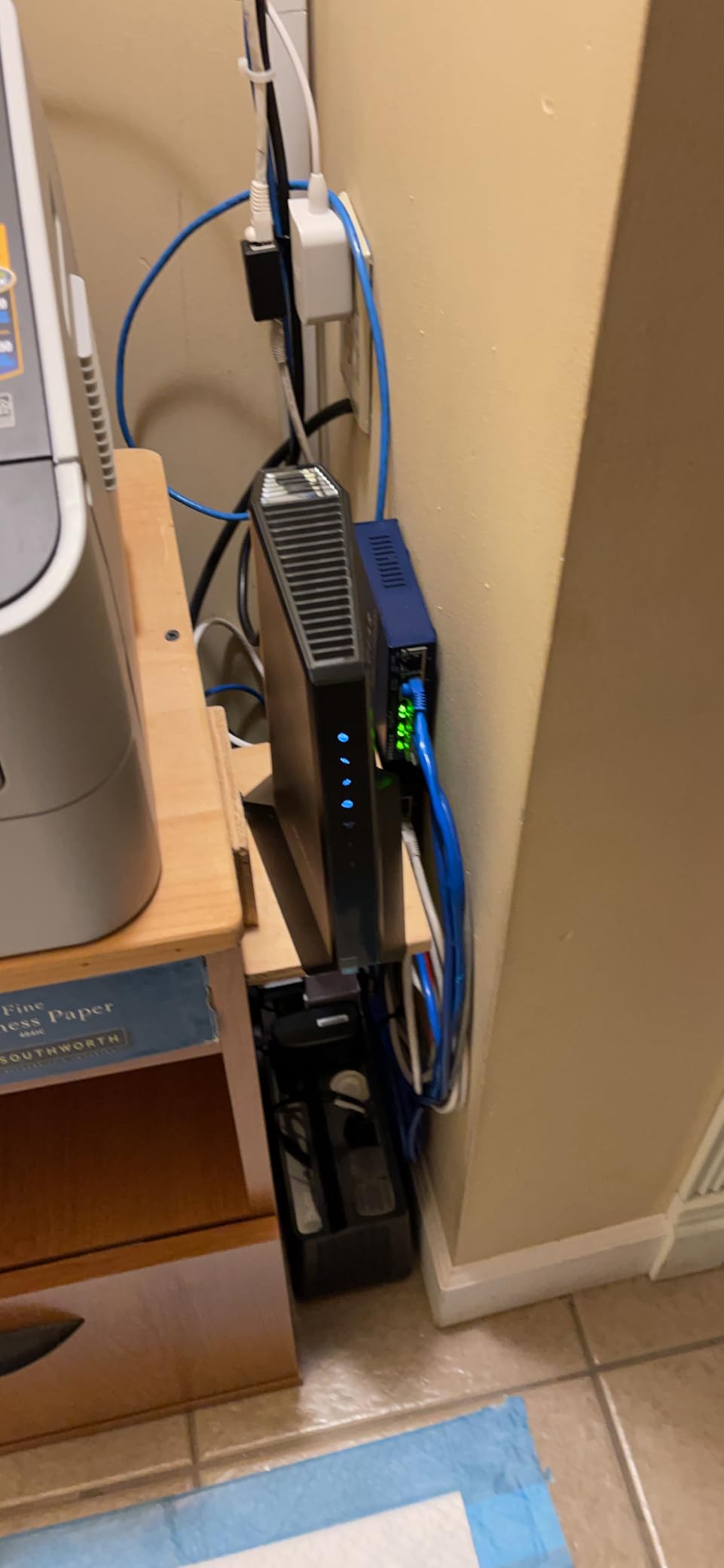 NETGEAR Nighthawk DOCSIS 3.1 Mid/high-Split Cable Modem (CM3000) - Approved for Today's Fastest Speeds - Works with All Providers Incl. Xfinity, Spectrum, Cox - for Plans up to 2.5Gbps customer photo 1