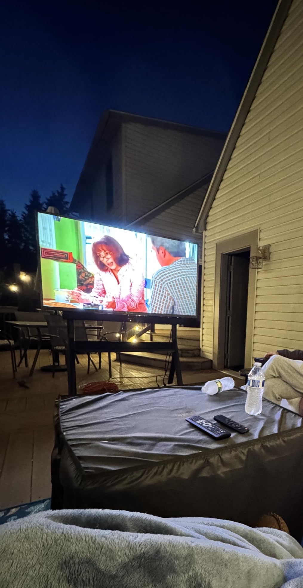SYLVOX Outdoor TV, 55 inch 2000 Nit High Brightness Smart TVs, 4K Sunlight Readable Display, IP56 Waterproof, Smart TV for Outdoor Households or Commercial Places (Pool Pro 3.0) customer photo 1