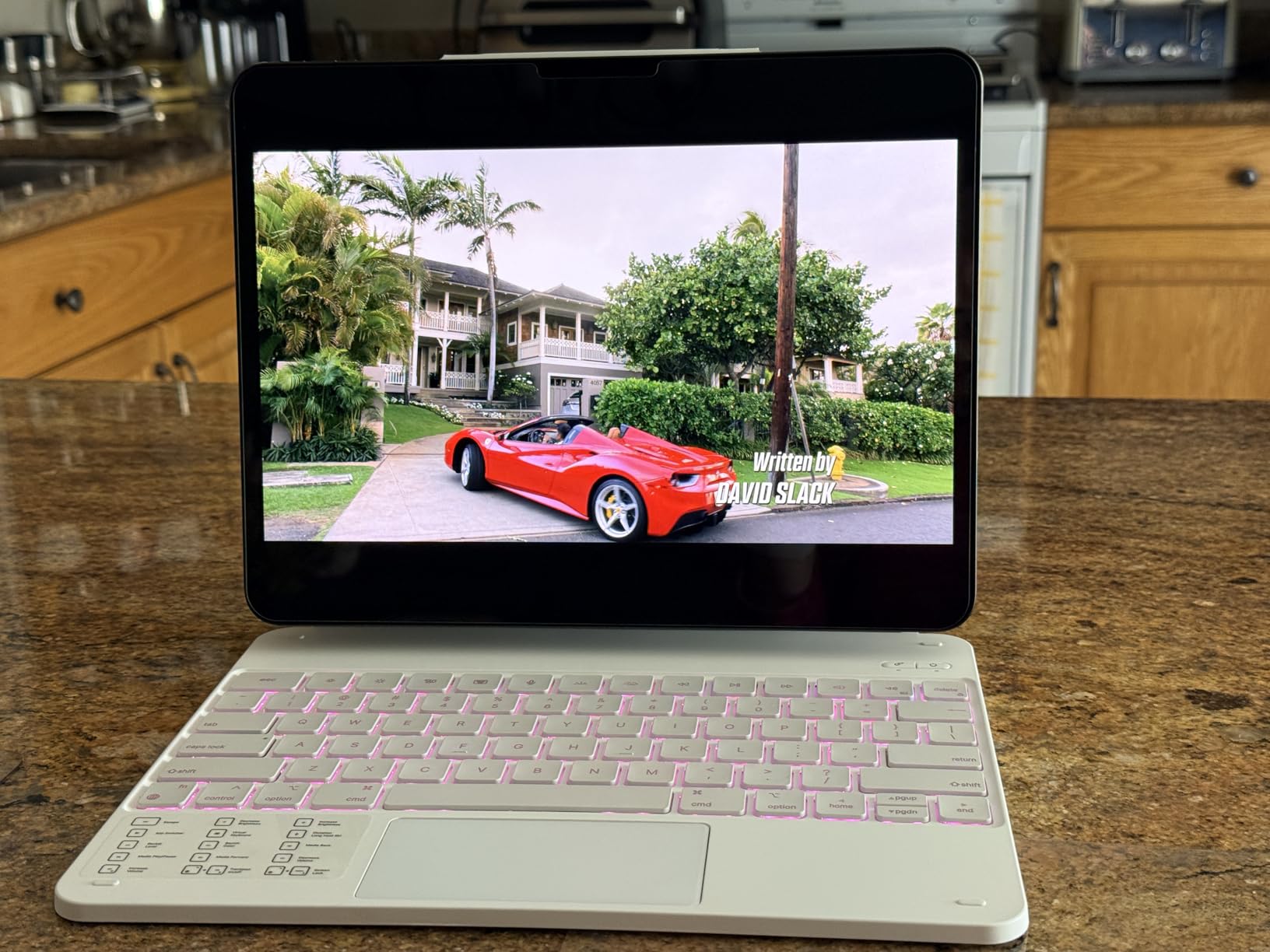 Apple iPad Pro 13-Inch (M4): Built for Apple Intelligence, Ultra Retina XDR Display, 512GB, 12MP Front/Back Camera, LiDAR Scanner, Wi-Fi 6E, Face ID, All-Day Battery Life - Space Black customer photo 1