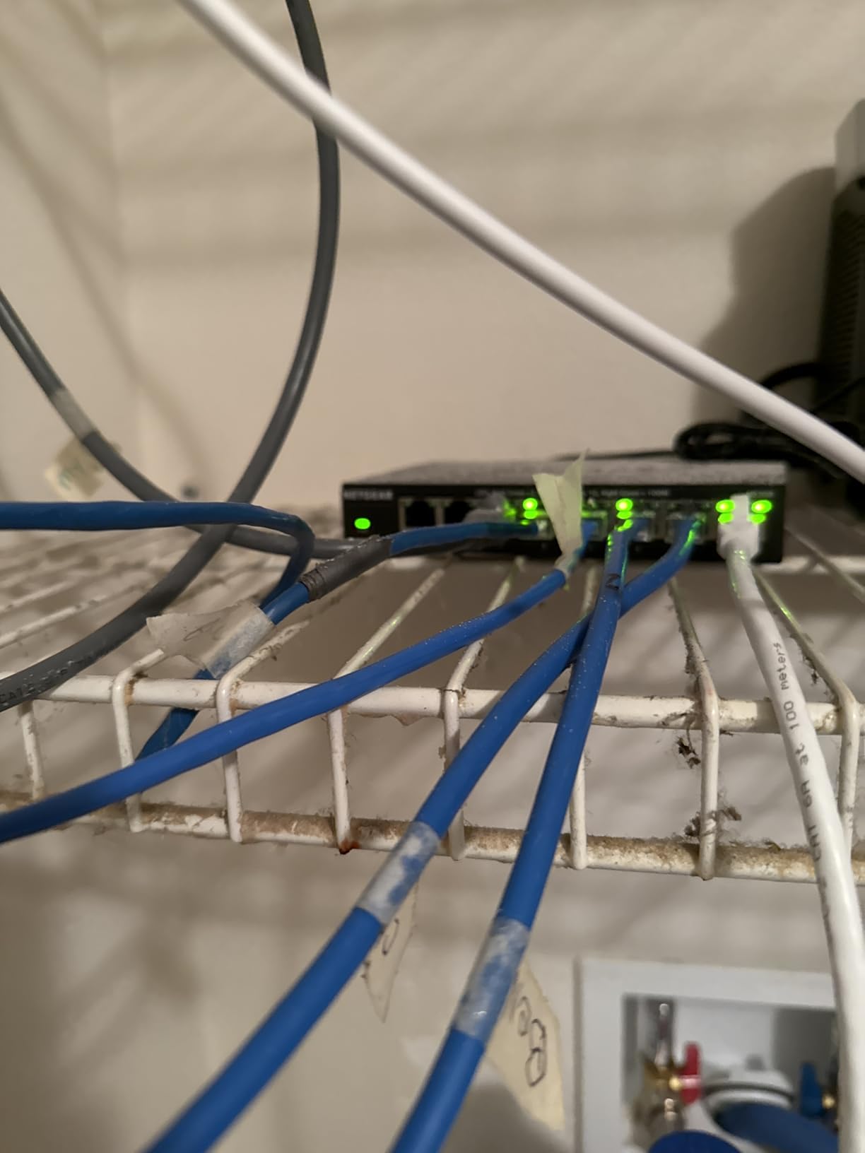 NETGEAR 8-Port 2.5G Multi-Gigabit Ethernet Unmanaged Network Switch (MS308) | With 8 x 2.5Gbps Ports, Desktop or Wall Mount, Metal Case customer photo 2