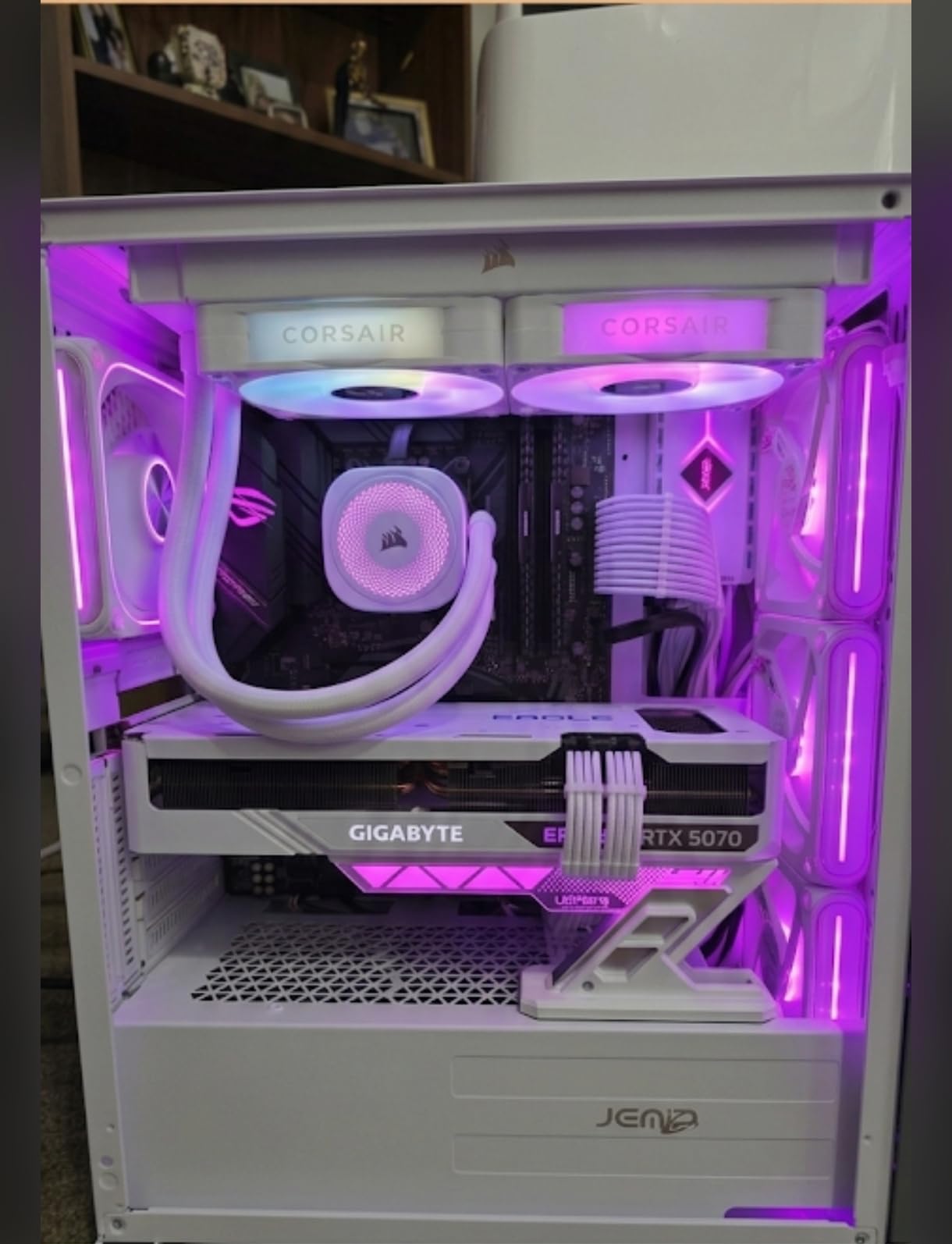 CORSAIR iCUE Link Titan 360 RX RGB Liquid CPU Cooler - 360mm AIO - Low-Noise - FlowDrive Cooling Engine - Intel LGA 1851/1700, AMD AM5/AM4 - 3X RX120 RGB Fans - iCUE Link System Hub Included - White customer photo 2