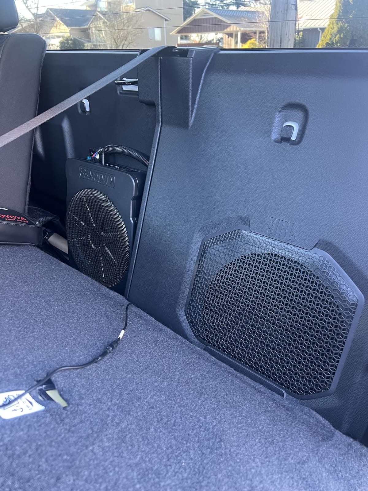 KICKER 51HS10 Hideaway Compact Powered Subwoofer, 10-Inch customer photo 1