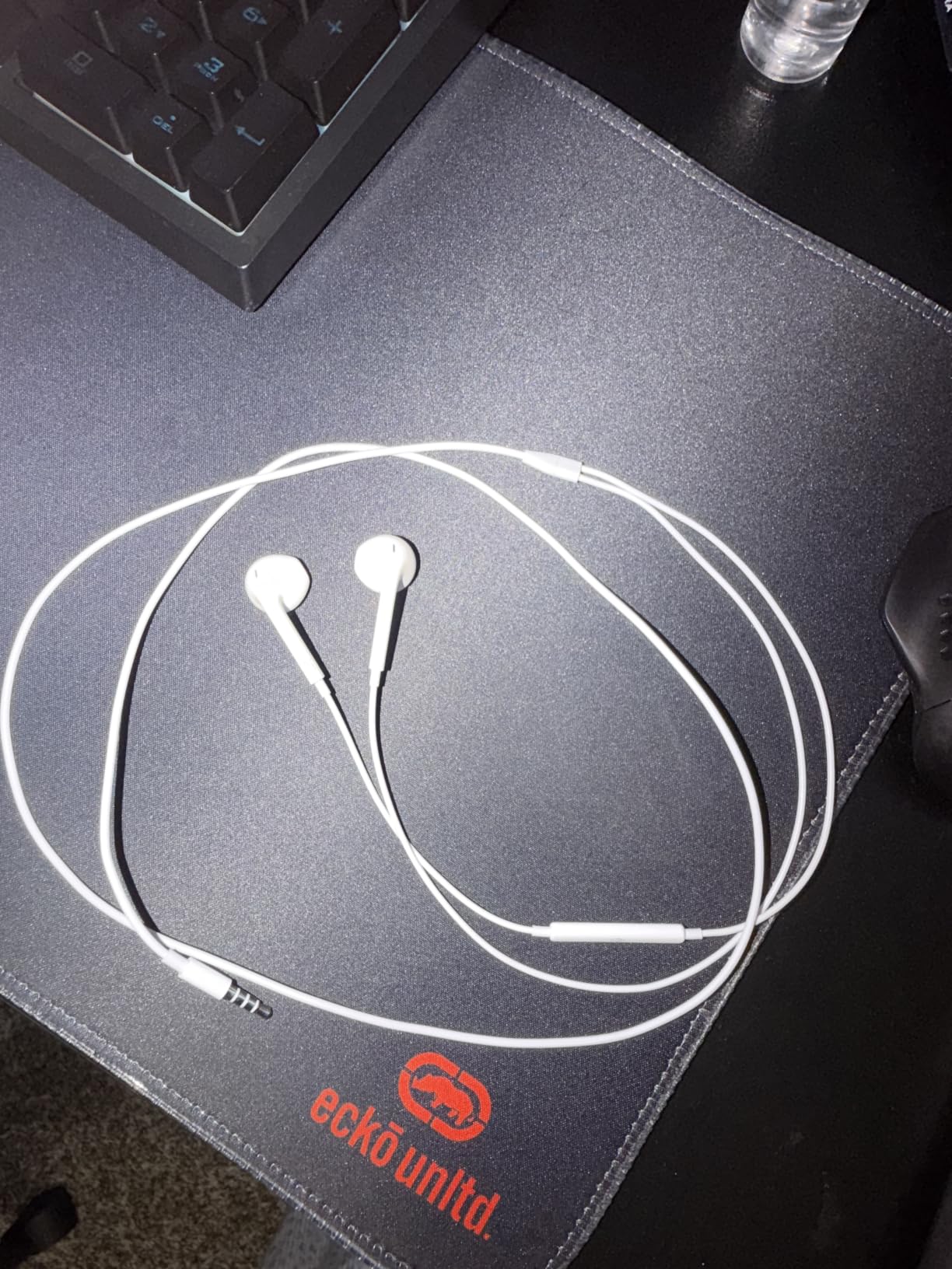 Apple EarPods Headphones with 3.5mm Plug, Wired Ear Buds with Built-in Remote to Control Music, Phone Calls, and Volume customer photo 1