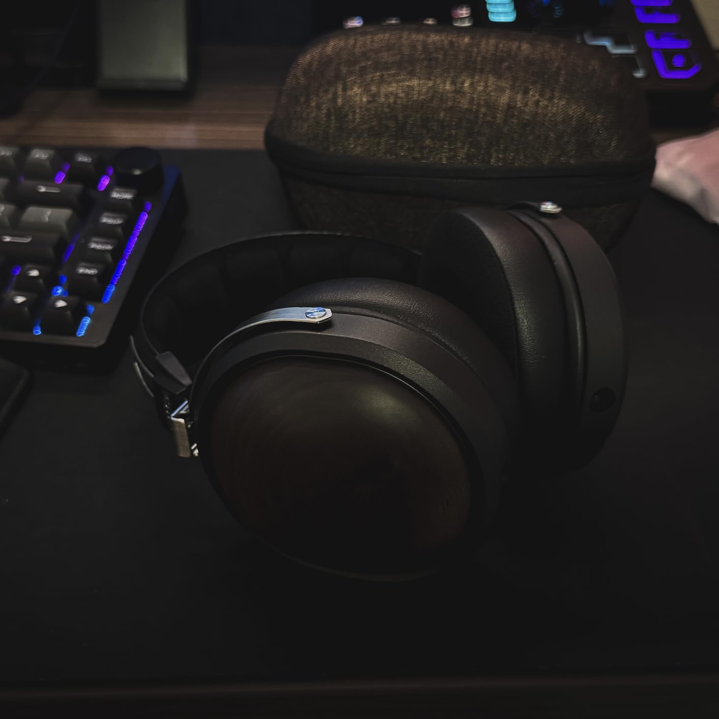 FiiO FT1 32 Ohm Large Dynamic Driver Headphones with Solid Wood Cups customer photo 2