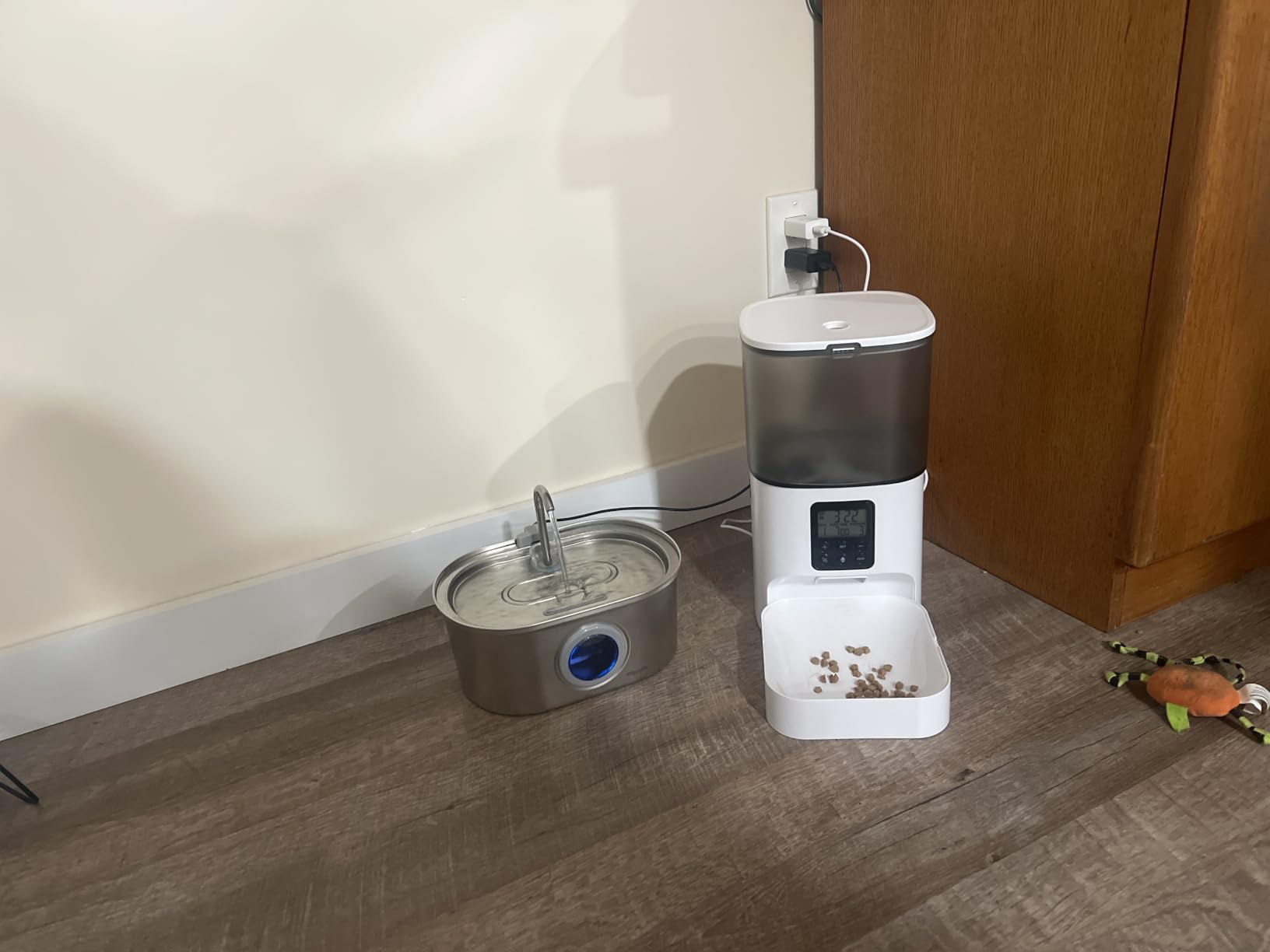 ANDOLL HOME 2.4G Automatic Cat Feeder, 4L WiFi Food Dispenser with 10s Voice Recorder, Pet Feeder up to 10 Meals per Day, Timed Cat Feeder with Dry Food Sealed Ring customer photo 2