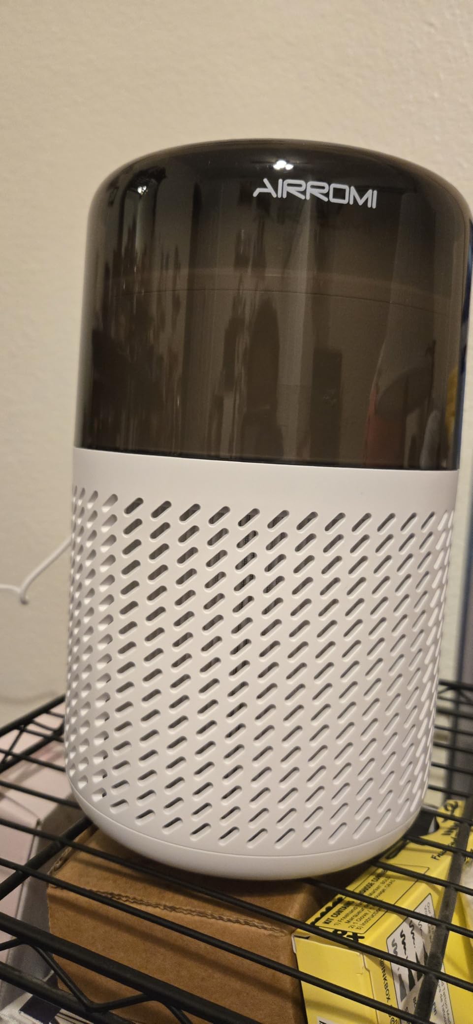 AIRROMI HEPA Air Purifier for Bedroom & Home, Pet Air Purifier for Home Pets, Removes Pet Odor, Cat Litter Smell, Dust, Smoke & Allergies, Quiet Room Air Purifier with Scents, 360° Air Cleaner, A2005 White customer photo 2