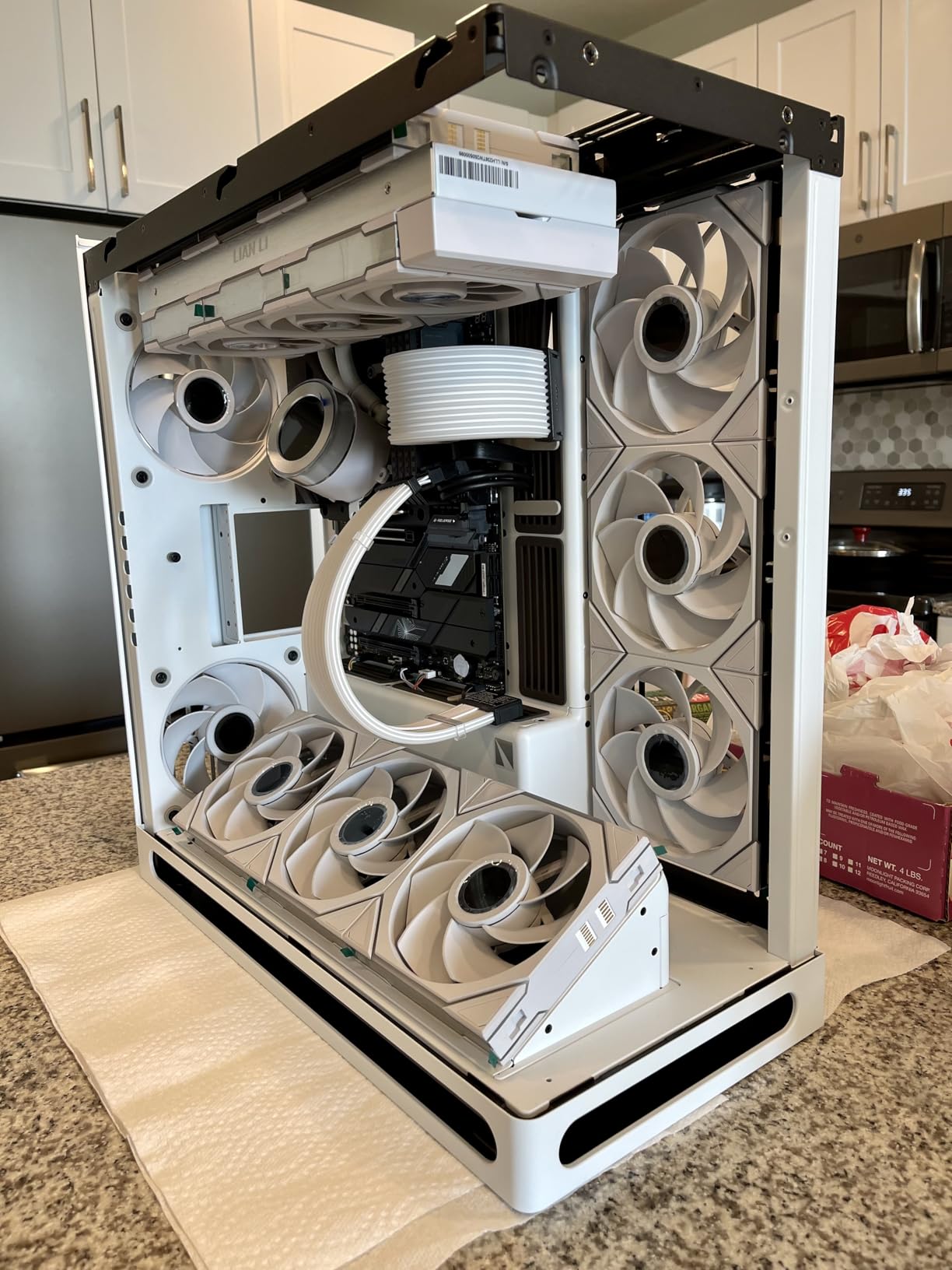 HAVN HS 420 VGPU Dual-Chamber Mid Tower ATX PC Case White | PCIe 5.0 Vertical GPU Kit, 11x 140mm Fan Slots & 2X 420mm Radiator Support, SimpliCable Cable Management, Tempered Glass customer photo 1