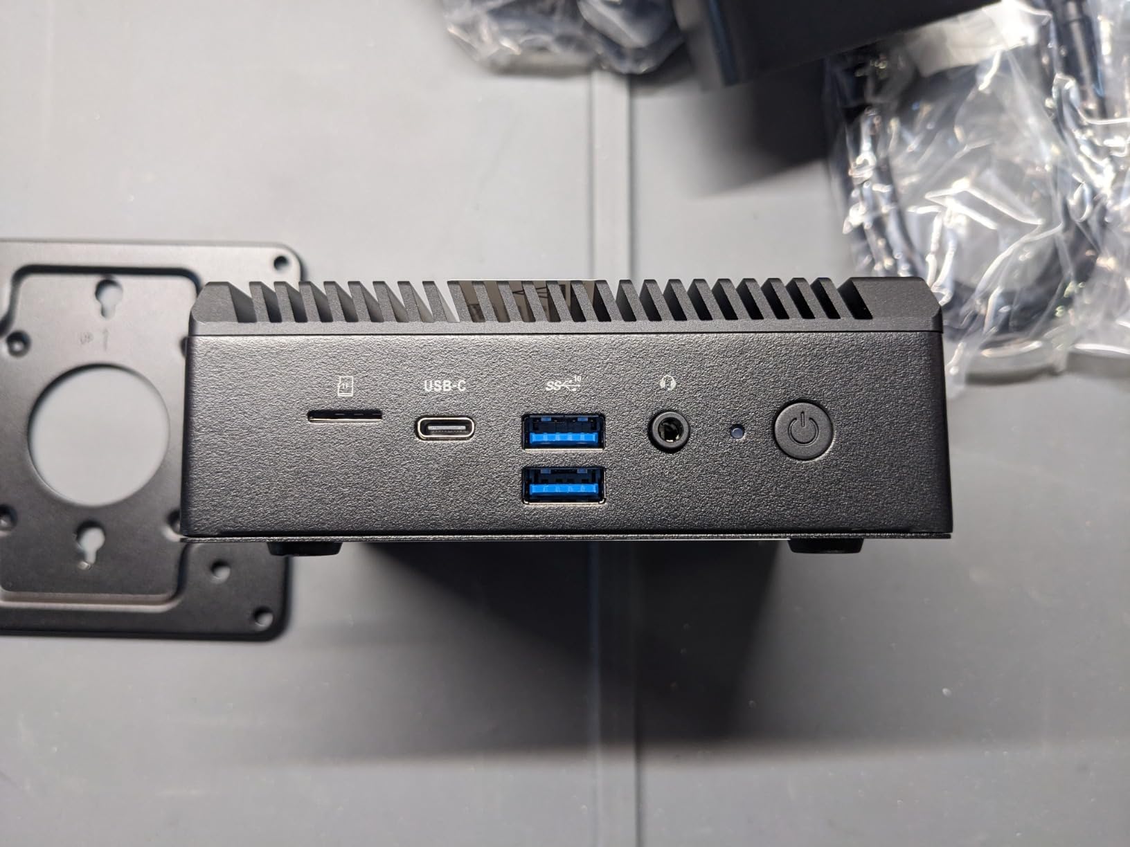 MINIX NEO Z300-0dB Fanless Mini PC Intel i3-N300, 16GB DDR4 512GB PCIe SSD | 4K@60Hz Dual Display/2.5G LAN/Vesa Mount/HDMI/USB C/ Micro Desktop Computer for Business Home Office Multi-Tasking customer photo 1