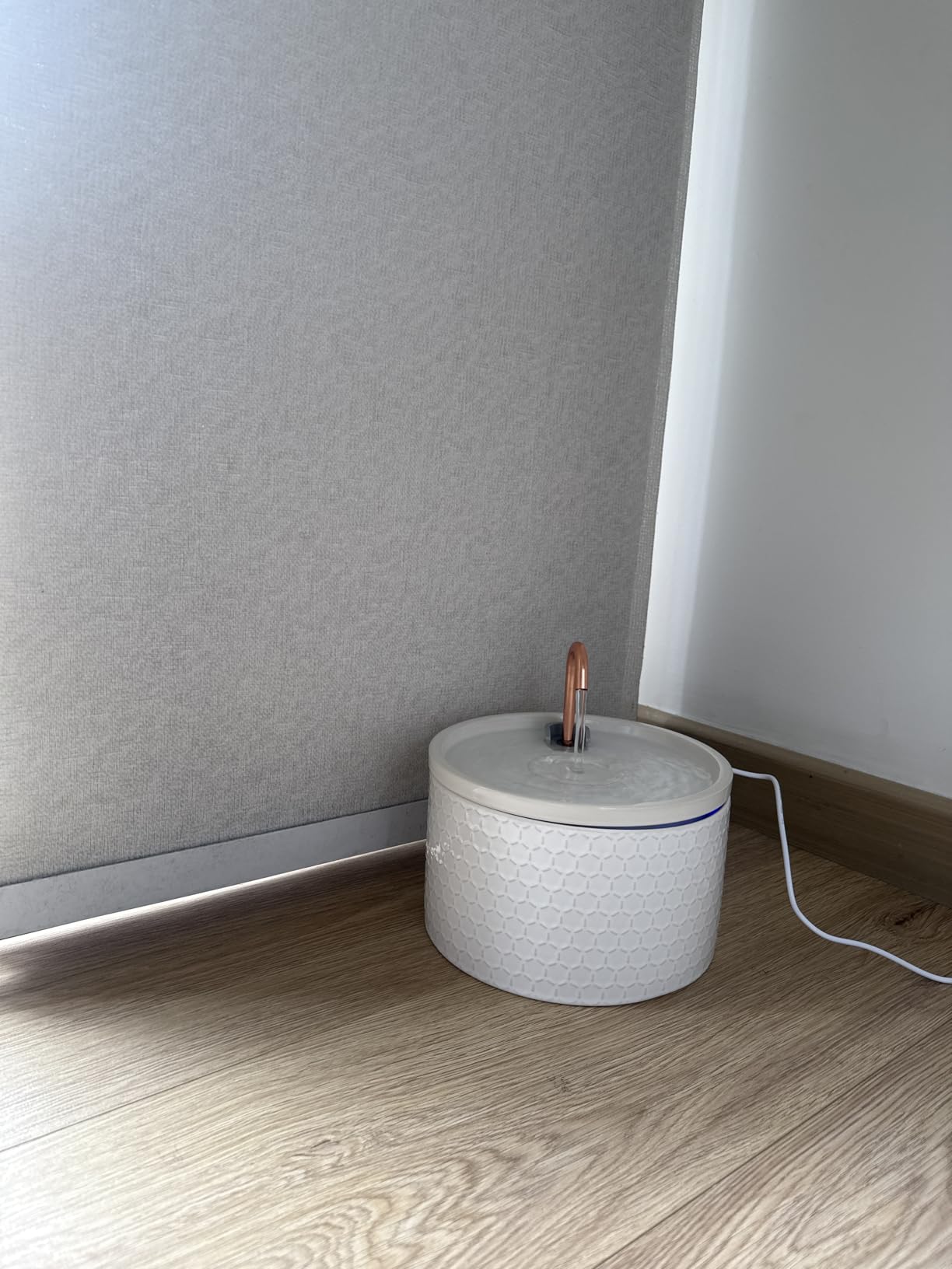 DOOOB Ceramic Cat Water Fountain, 2.1L/71oz Ceramic Cat Fountain, Automatic Ceramic Water Fountain for Cats, Pet Water Fountain with Ultra-Quiet Pump and 3 Filters & 3 Sponges (White) customer photo 1