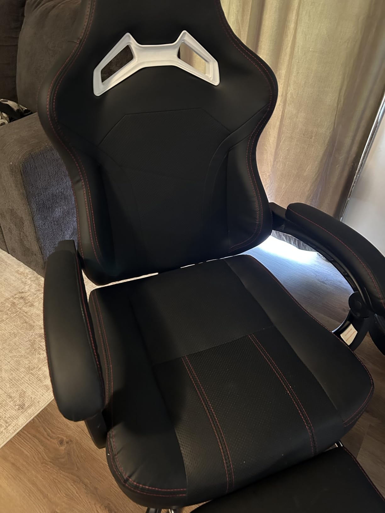 VITESSE Big and Tall Gaming Chair 400lb Capacity with Footrest | Racing-Style High Back Video Game Chair for Adults, PU Leather Computer Chair with Oversized Headrest for Gaming and Work customer photo 1