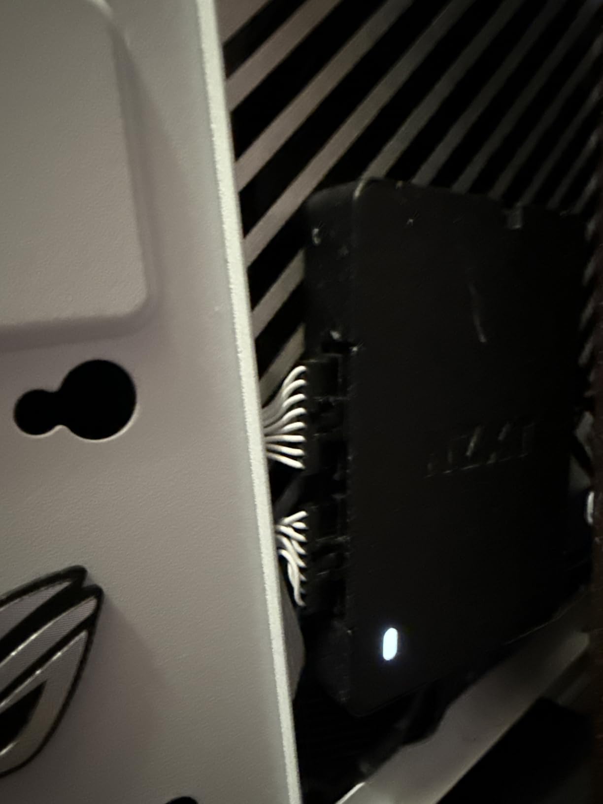NZXT Control Hub - Digital RGB Lighting and PWM Fan Speed Controller - Control Up to 5 x PWM Fans or 4 x NZXT Single-Frame Fans - Powered by NZXT CAM Software customer photo 2