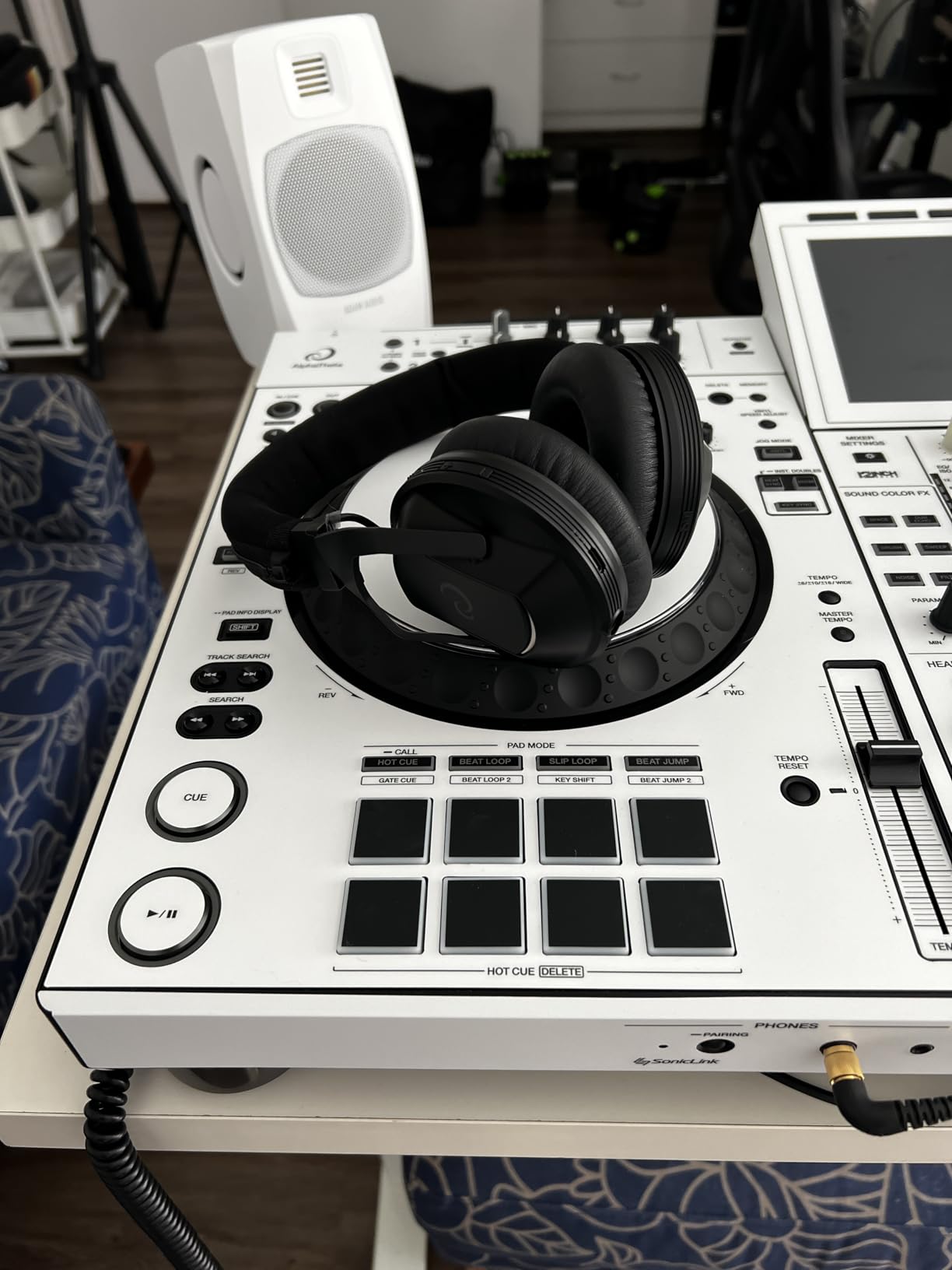 AlphaTheta HDJ-F10 Wireless DJ Headphones, SonicLink, Noise Cancelling customer photo 2