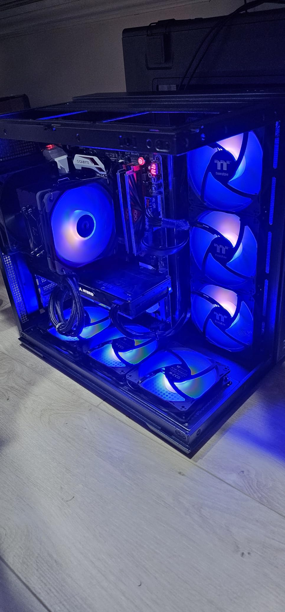 Thermaltake LE120 ARGB PWM Fan 3-Pack - 500-1500 RPM, 5V Motherboard Sync, 16.8M Colors, 9 ARGB LEDs, 120mm Hydraulic Bearing customer photo 1
